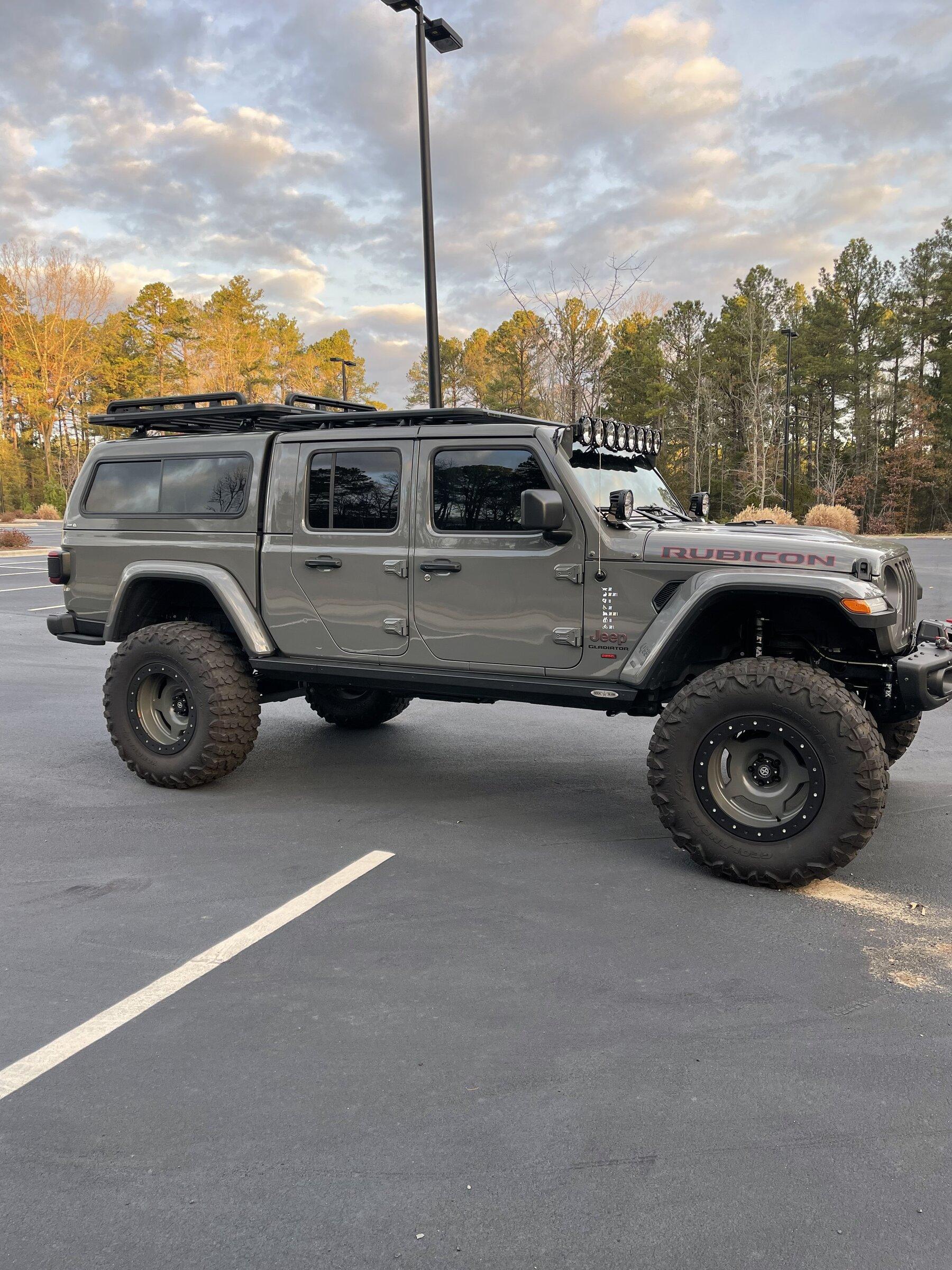 Jeep Gladiator Selling big tire and wheel set up DA466122-2392-4DBD-B26F-657574E75458