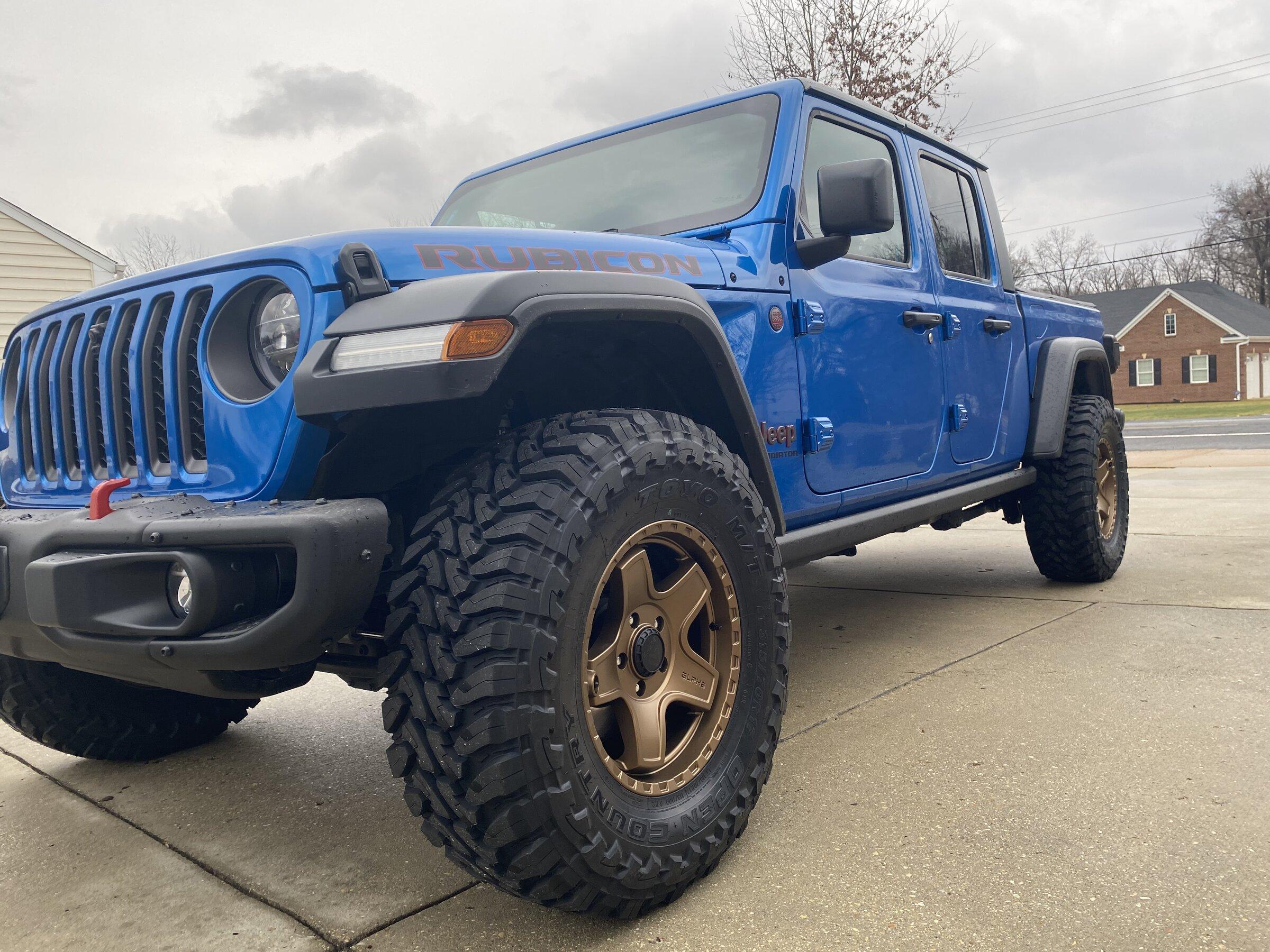 Jeep Gladiator HYDRO BLUE PEARL Gladiator JT Club 1EE89AFA-1E76-4A18-BD51-BF5ADC12125B