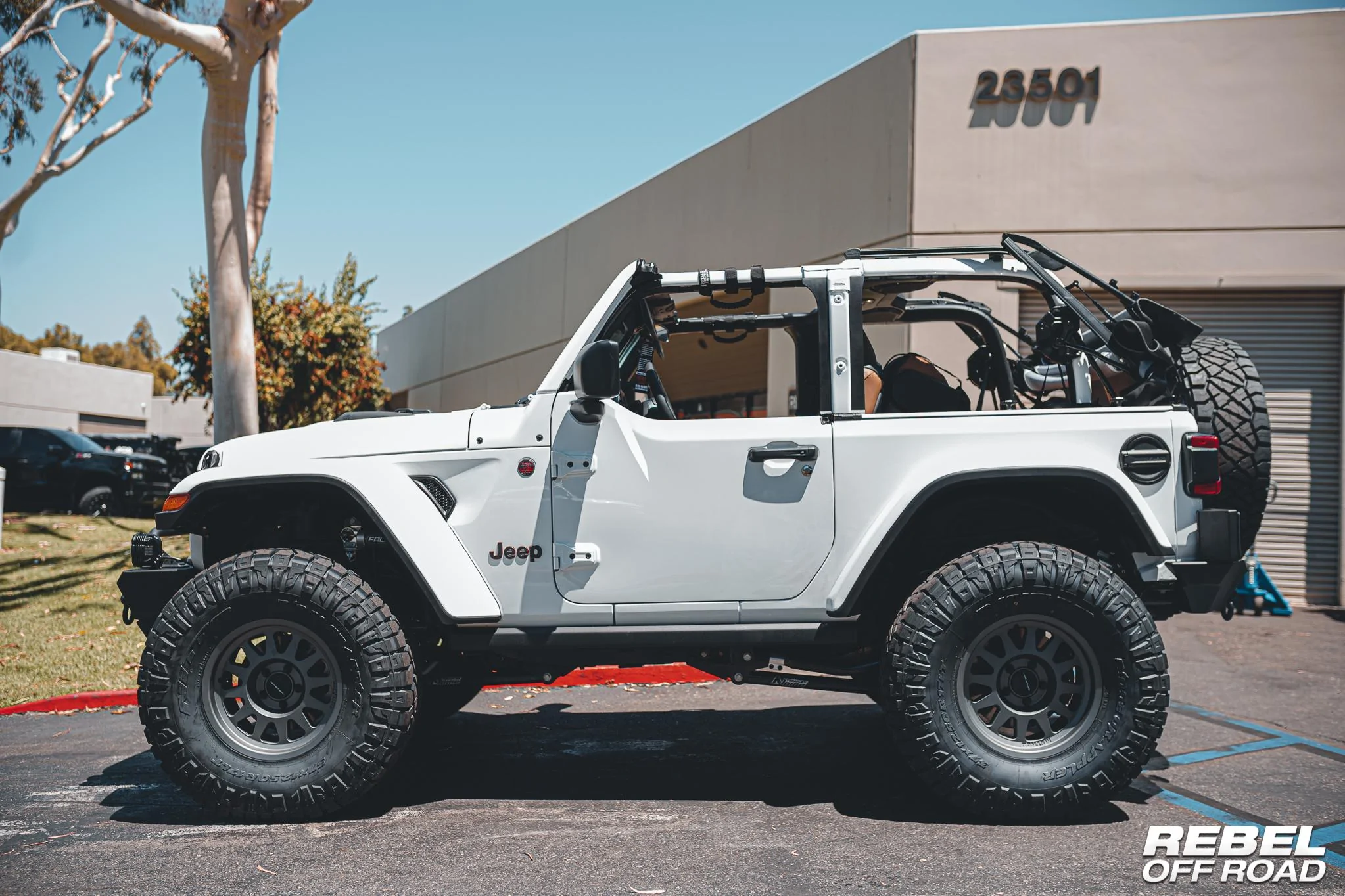 Jeep Gladiator New Soft Top that folds down into the bed. 2door2