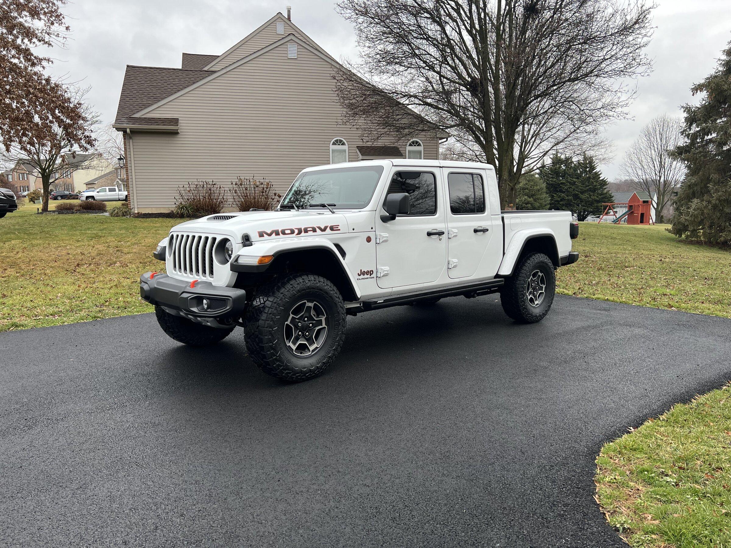 Jeep Gladiator Power Steps 02A076EC-5DDC-4EC2-8DFF-2E99FD5BAE65