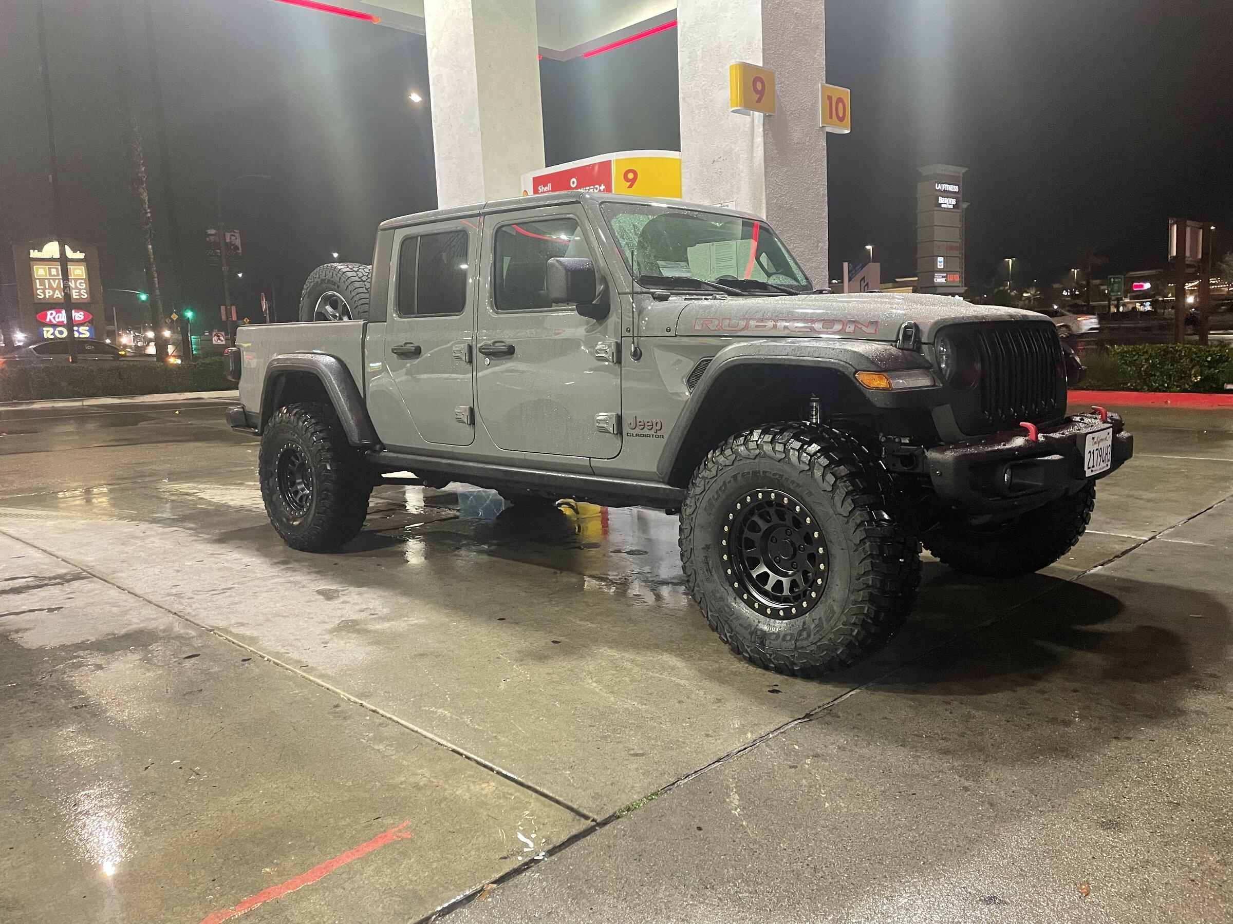 Jeep Gladiator WTB painted hard top 714AC433-E16F-4FD6-A10D-A39C0FCEBAC8