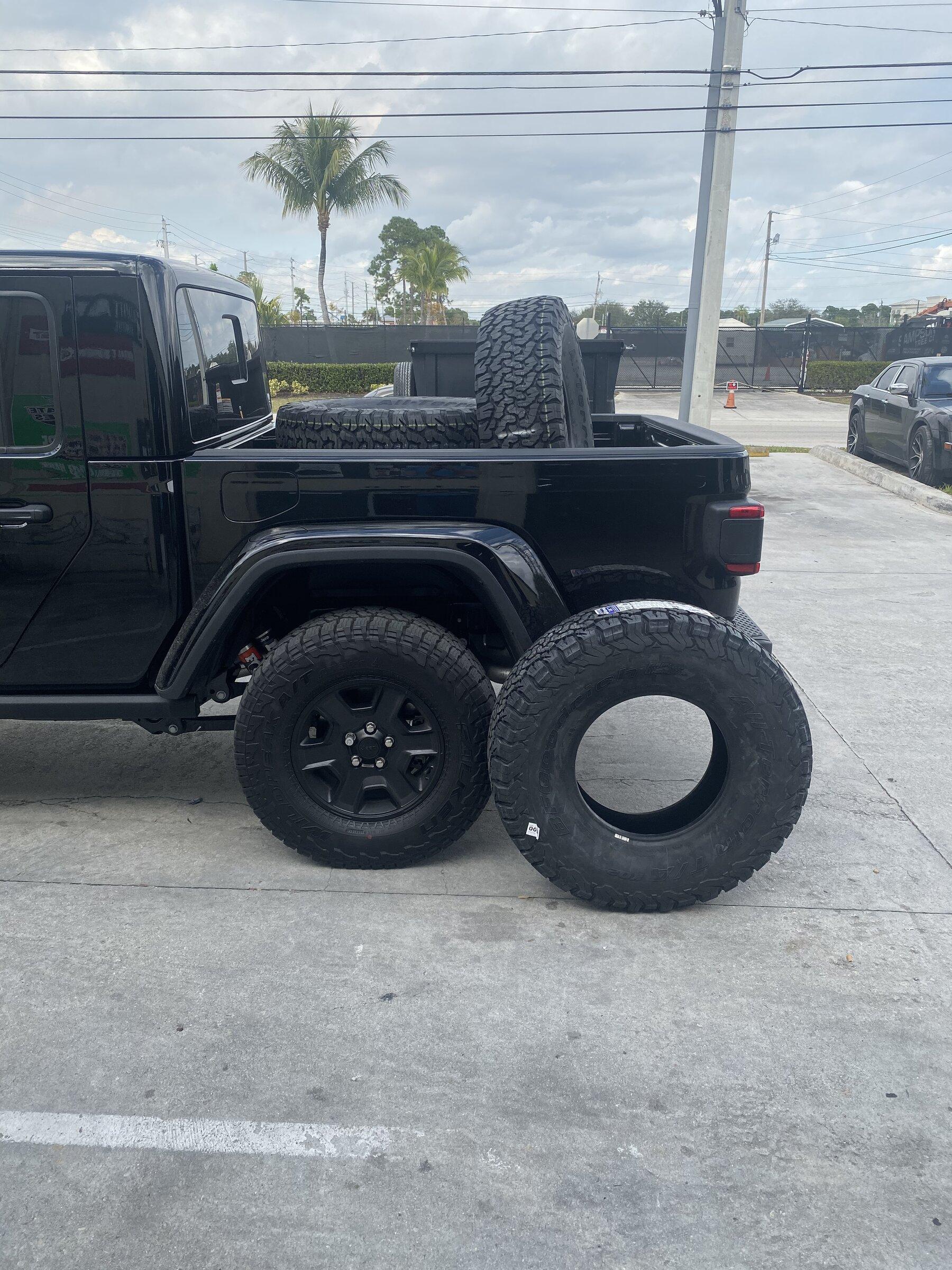 Jeep Gladiator 37" tires on my 2021 Mojave without lift kit ? tempImage746N0