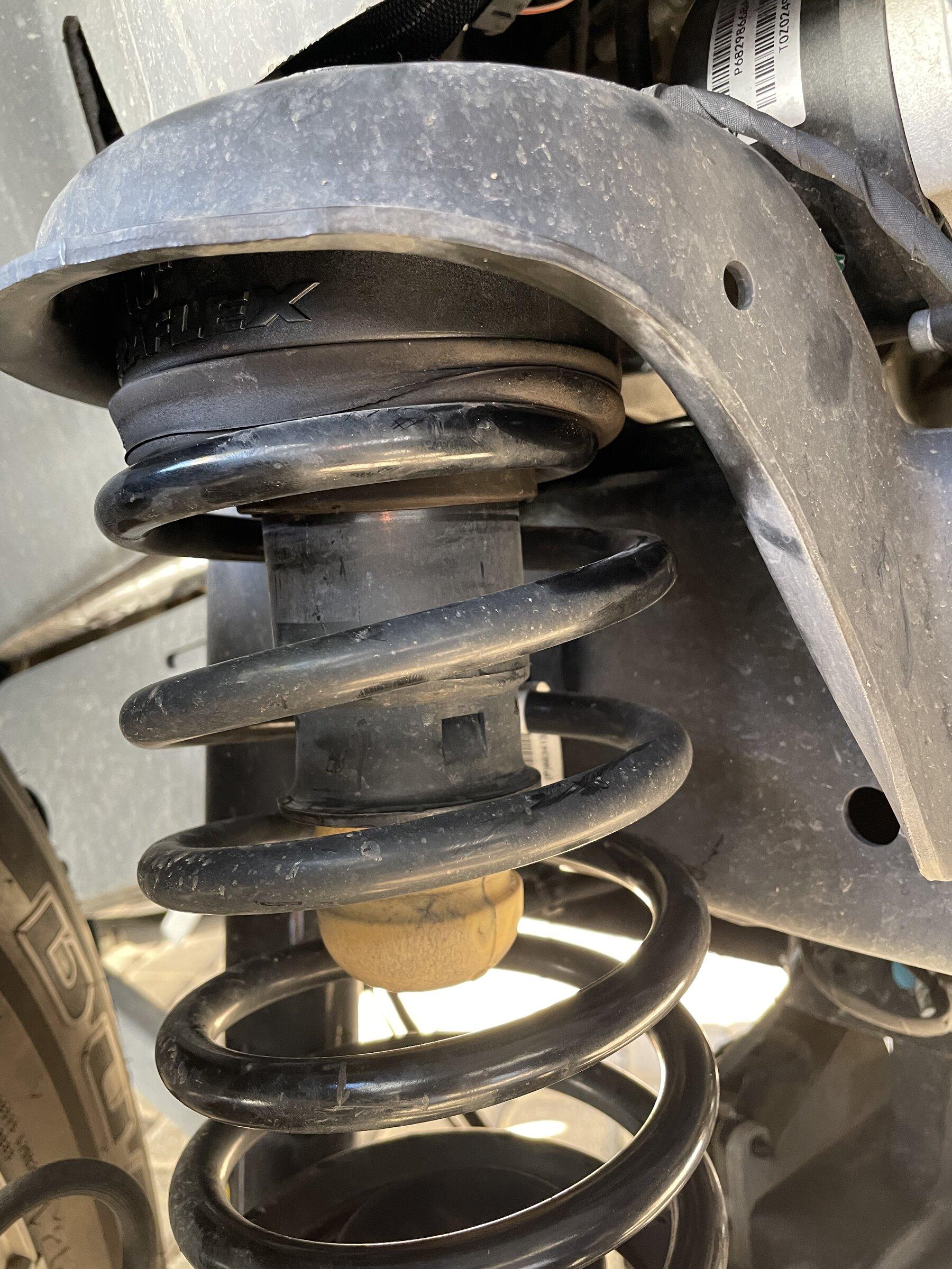 Jeep Gladiator Front spring isolator bulge after 1.5" Teraflex leveling kit 6EDFE9EF-BF45-4C43-A676-93E71A18EF41