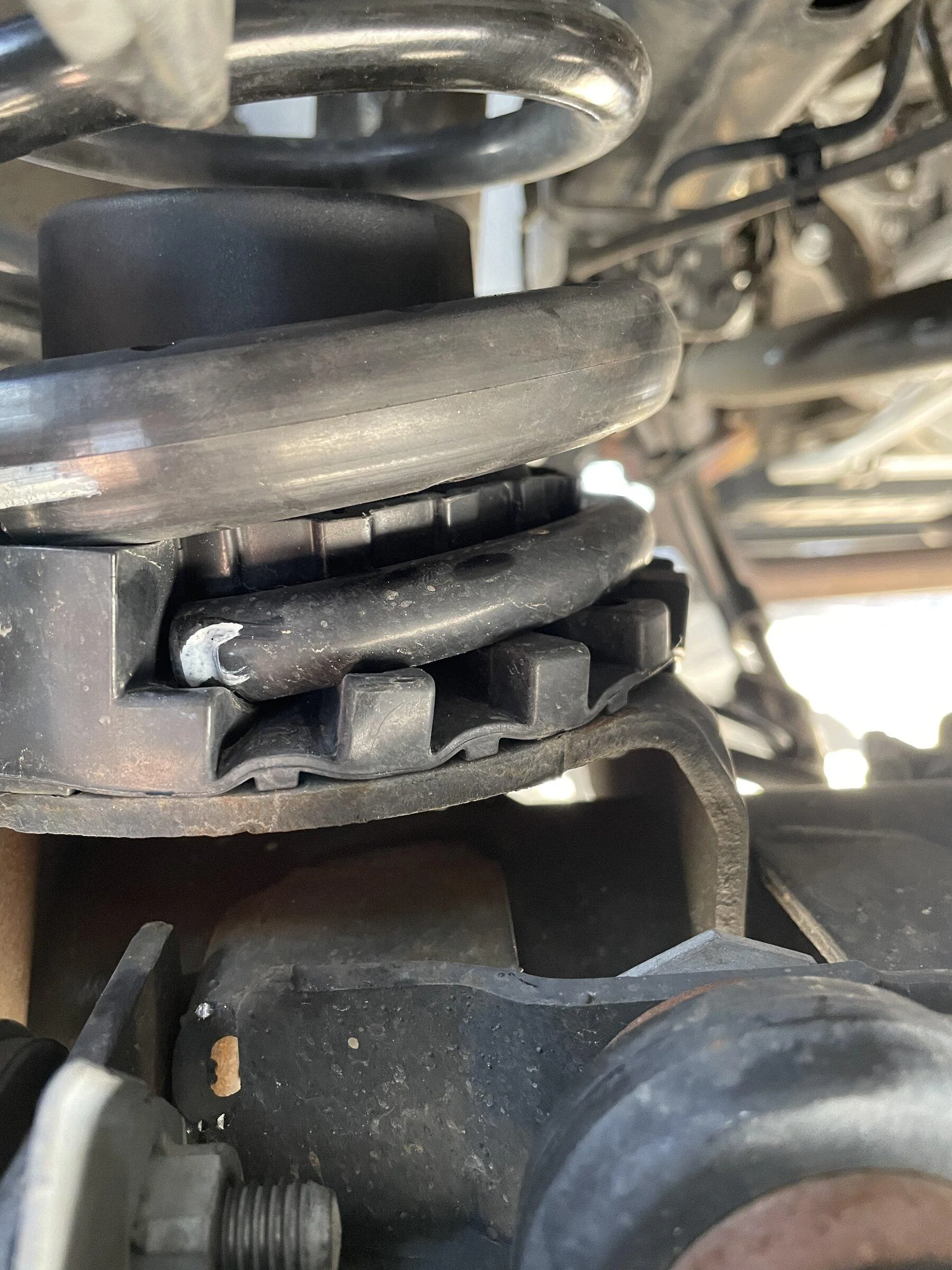 Jeep Gladiator Front spring isolator bulge after 1.5" Teraflex leveling kit C258CE39-9062-4D08-9B1B-76D15FE47AB4