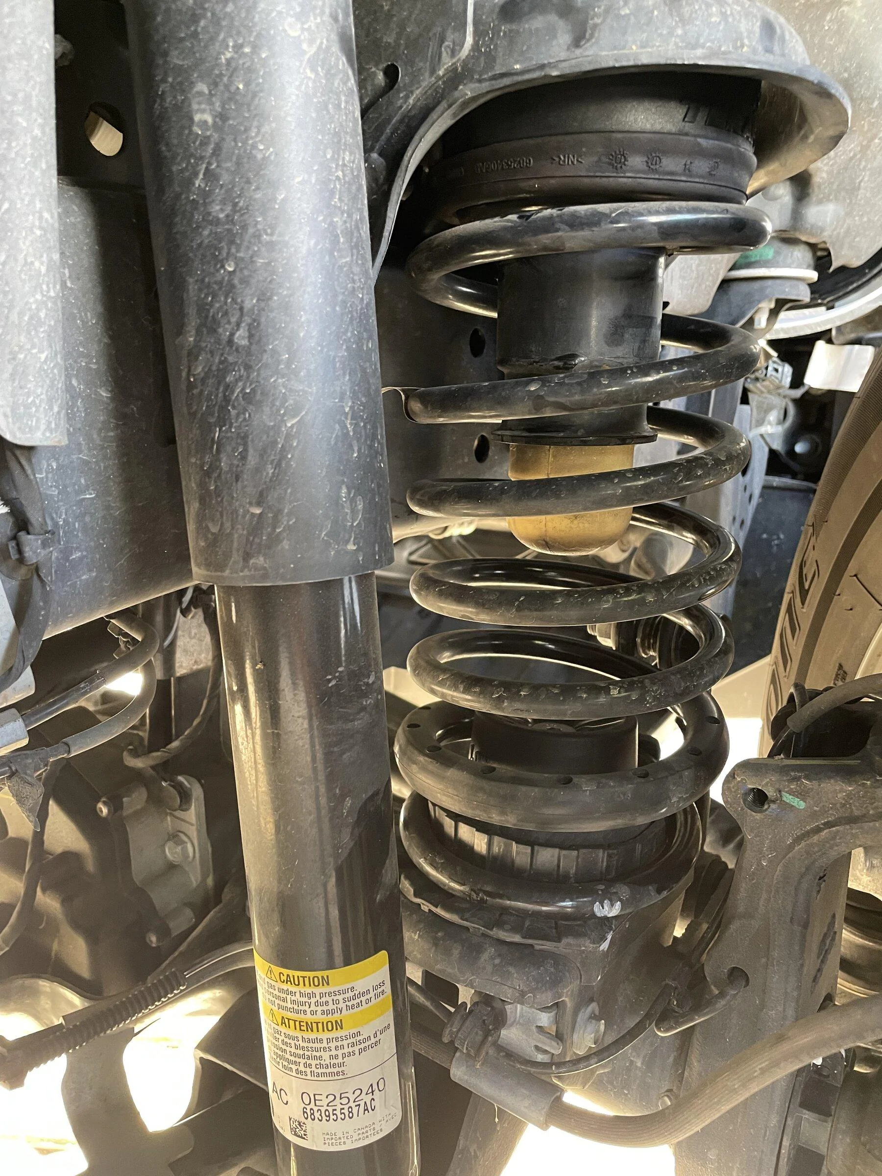 Jeep Gladiator Front spring isolator bulge after 1.5" Teraflex leveling kit 6625F303-FBCC-47E6-B8B5-0C2CBA896A8D