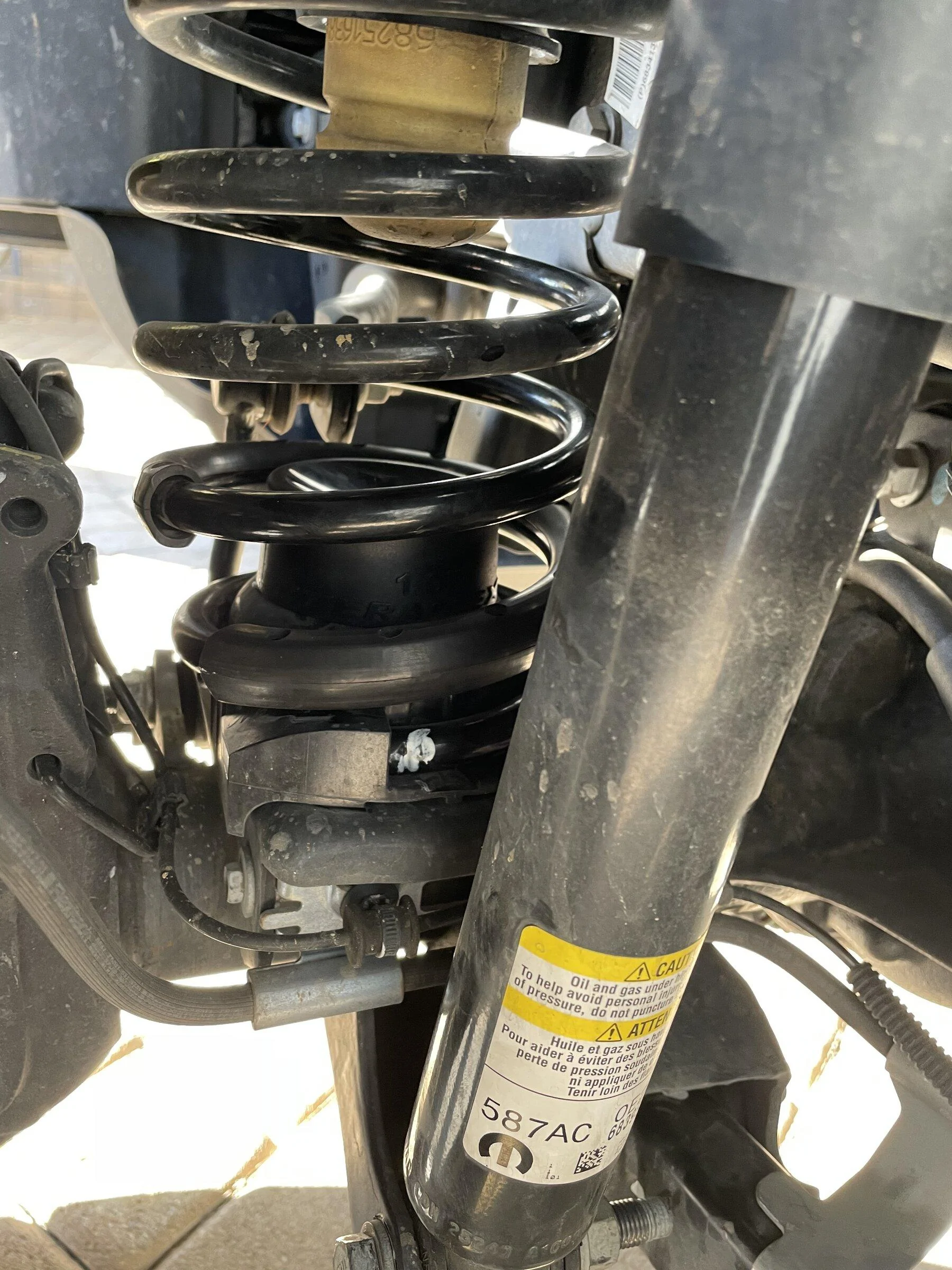 Jeep Gladiator Front spring isolator bulge after 1.5" Teraflex leveling kit 7C37F8DB-F957-47D7-8BF6-100C88A3E3A7