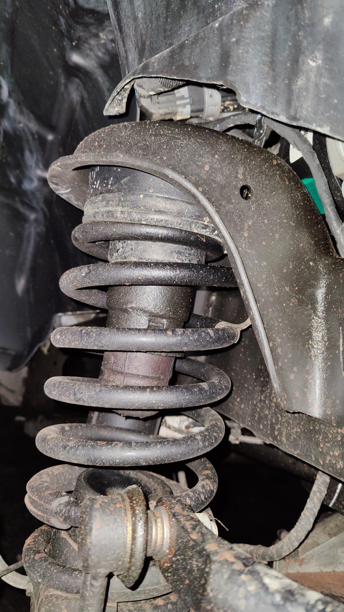 Jeep Gladiator Front spring isolator bulge after 1.5" Teraflex leveling kit IMG20220121175154
