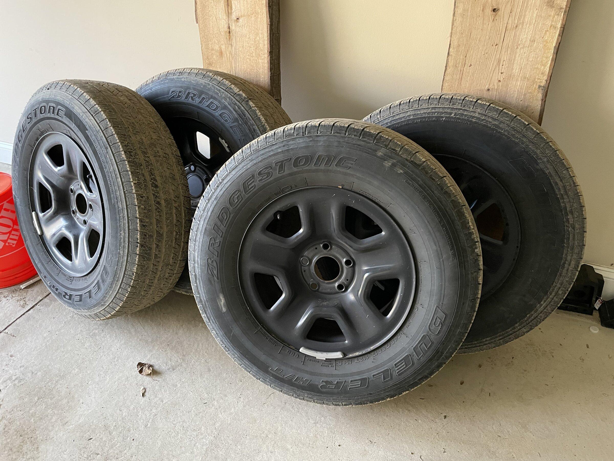 Jeep Gladiator Sport Steel Wheels Tires AC4625EA-7CA0-49CE-AEAC-E3983C3F2FF1
