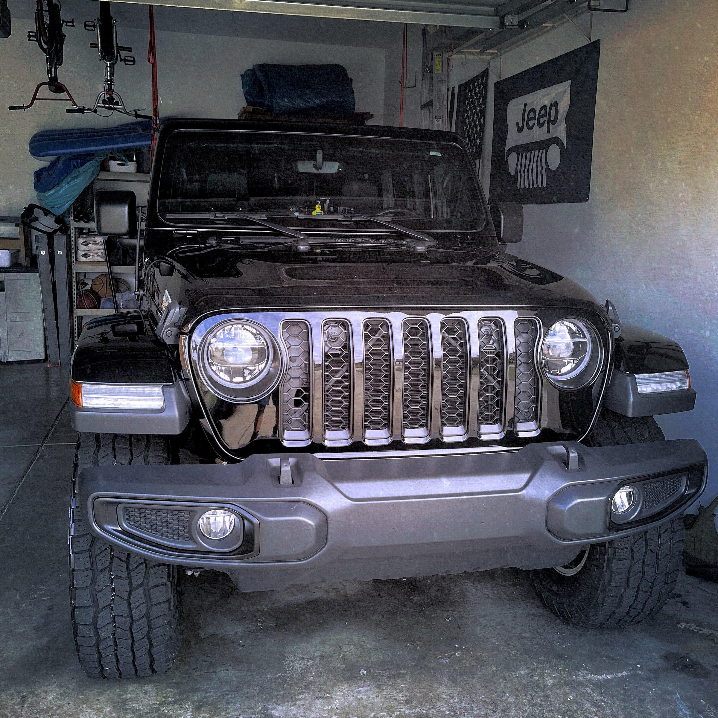 Jeep Gladiator Show Me Your Jeep Garage! 7C7596E1-FBDA-432C-829A-4B4CF33DEF6A