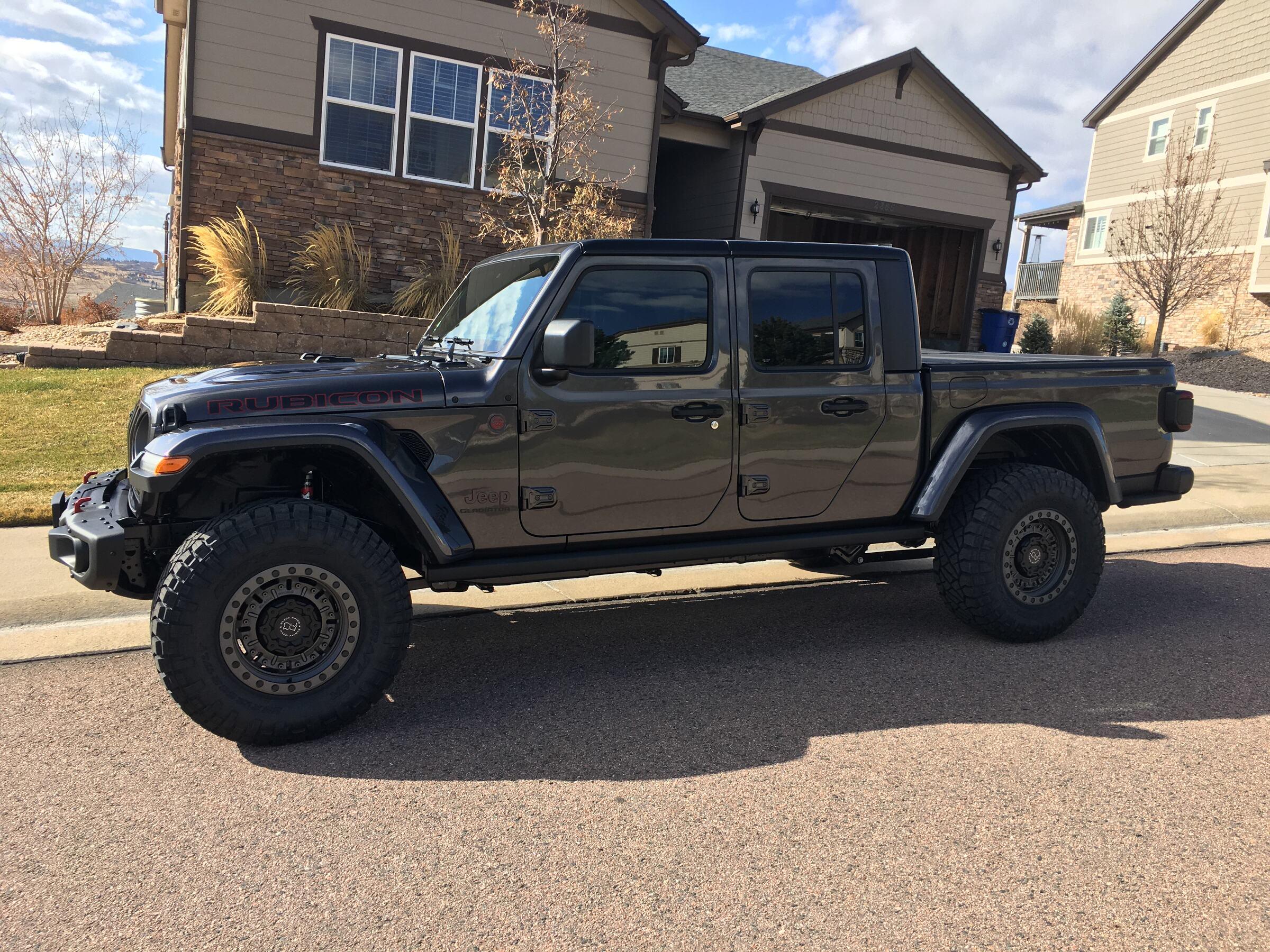 Jeep Gladiator Pictures of 33s and 35s StOmfPYLUb4jg?width=4032&height=3024&cropmode=none