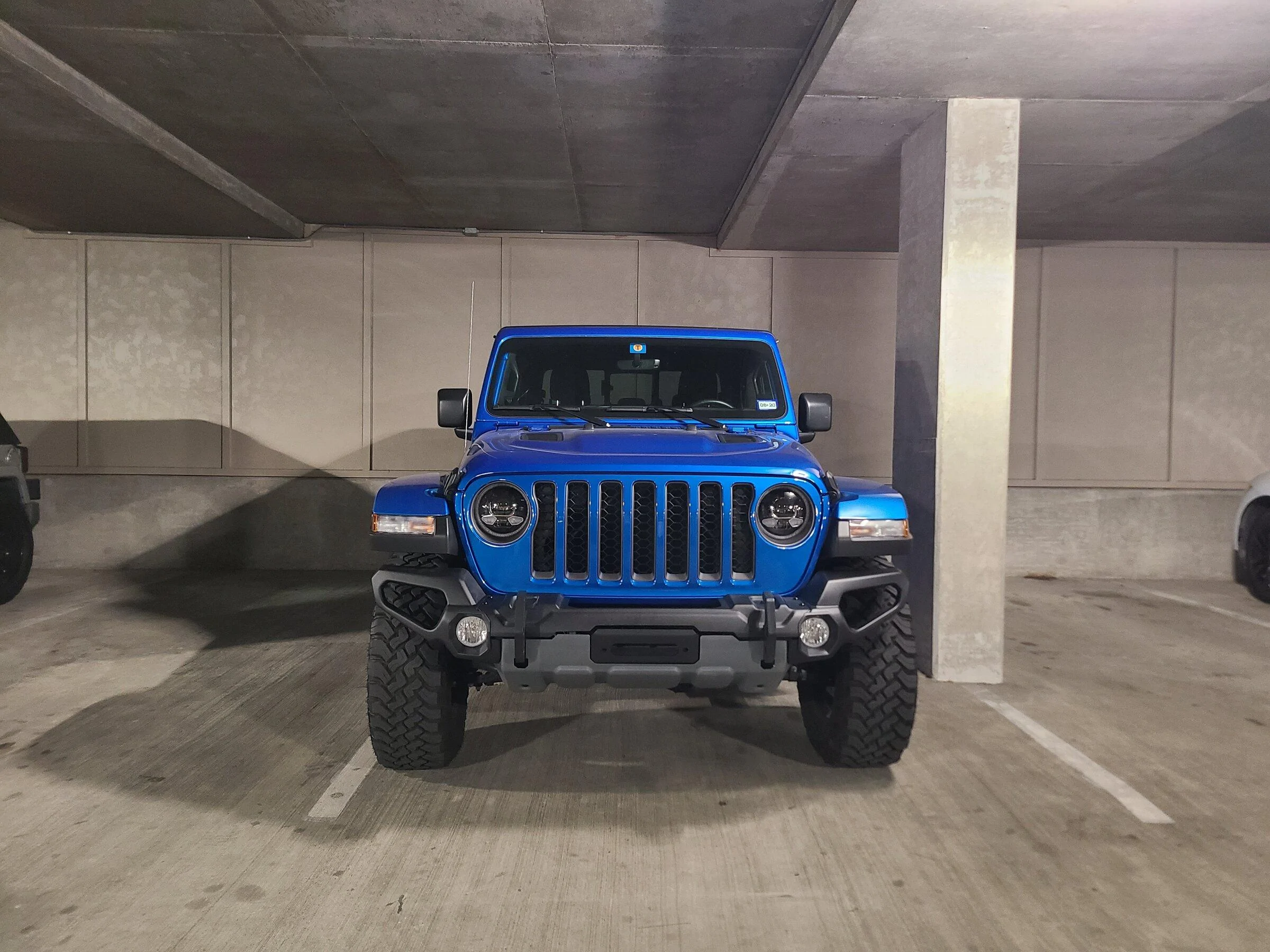 Jeep Gladiator Rugged Ridge Venator with Arcus Hoop 20220123_011326