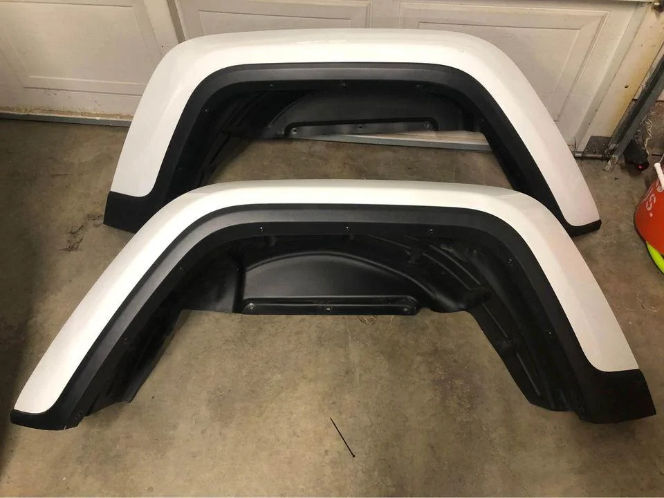 Jeep Gladiator JT Overland OEM White Painted Rear Fenders rearfenders1