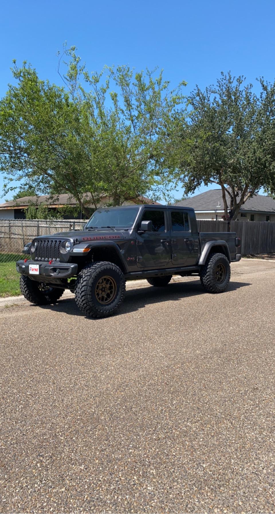 Jeep Gladiator Selling skyjacker 3.5 lift 37684369-3F20-4606-92FA-A25E8ADAB559