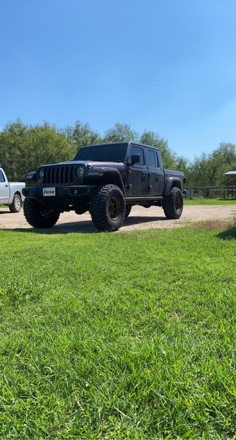 Jeep Gladiator Selling skyjacker 3.5 lift B273E744-B5BD-47AA-9963-9091D649ACD6