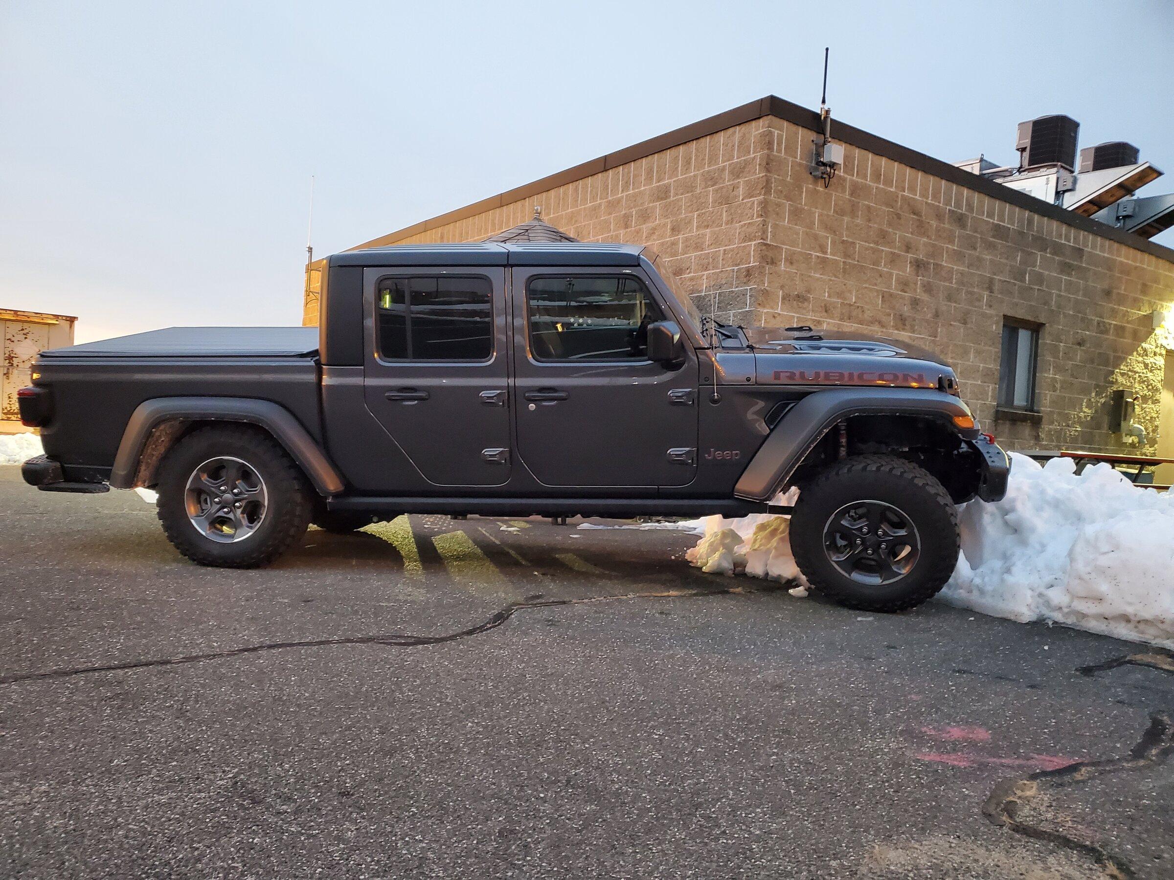 Jeep Gladiator Let's see those winter wheeling shots! ? 20220123_065223