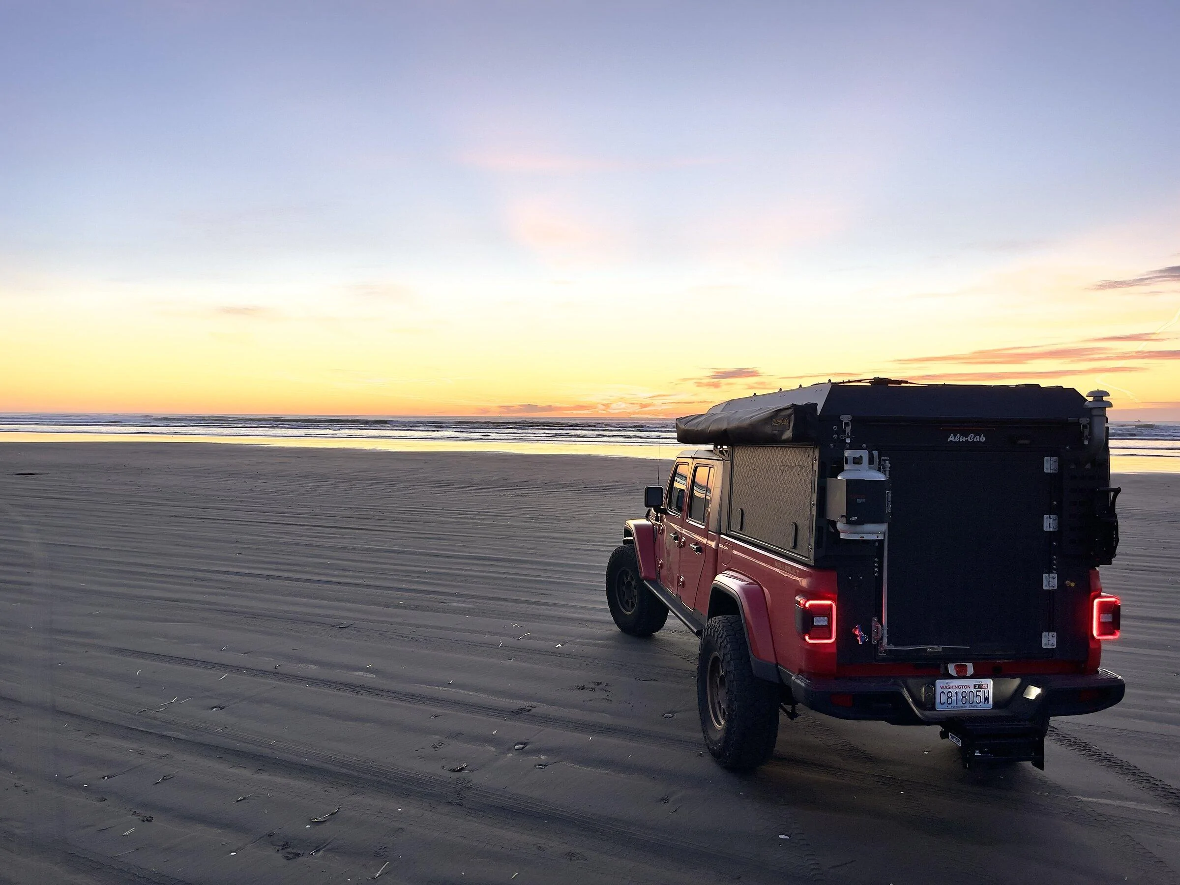 Jeep Gladiator Alu-Cab Canopy Camper D1BD04C1-B766-49E6-AAEF-A10A98E98A9F_1_201_a