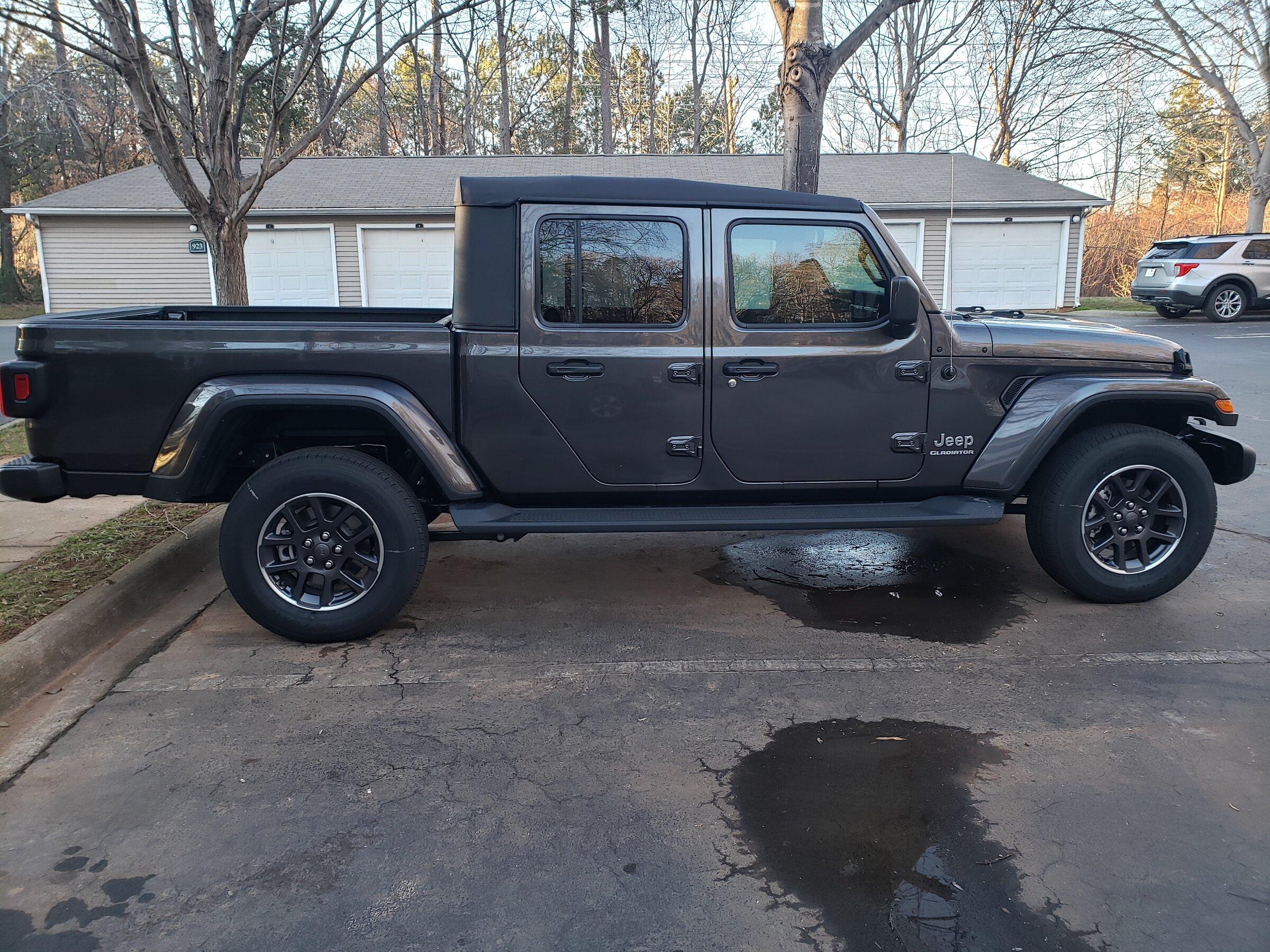 Jeep Gladiator 2022 Overland wheels and tires, and running boards 20220124_165657