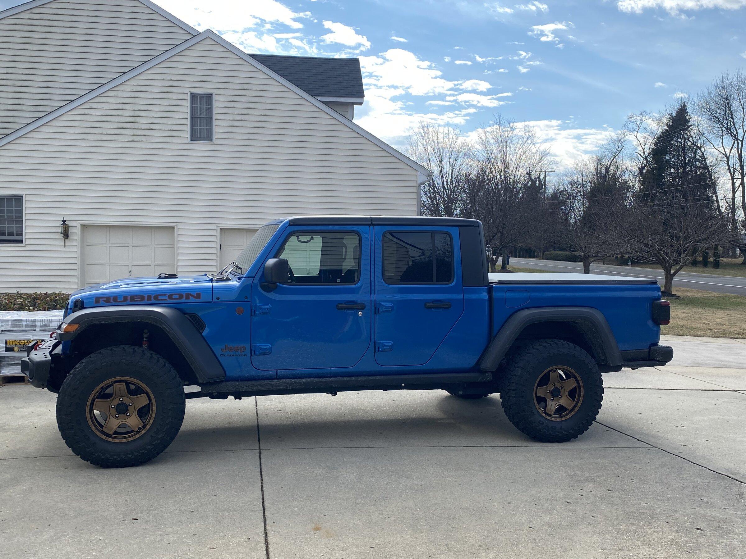 Jeep Gladiator HYDRO BLUE PEARL Gladiator JT Club 0B235263-790A-4ABE-9909-A0E5E175F0A7