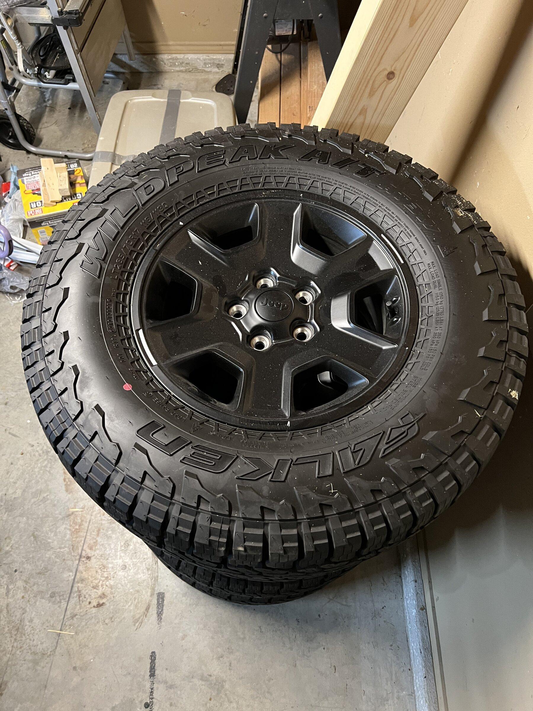 Jeep Gladiator 2021 Mojave Wheels and Tires w/TPMS C6EFD241-E378-4780-977F-7C2D96822EC1