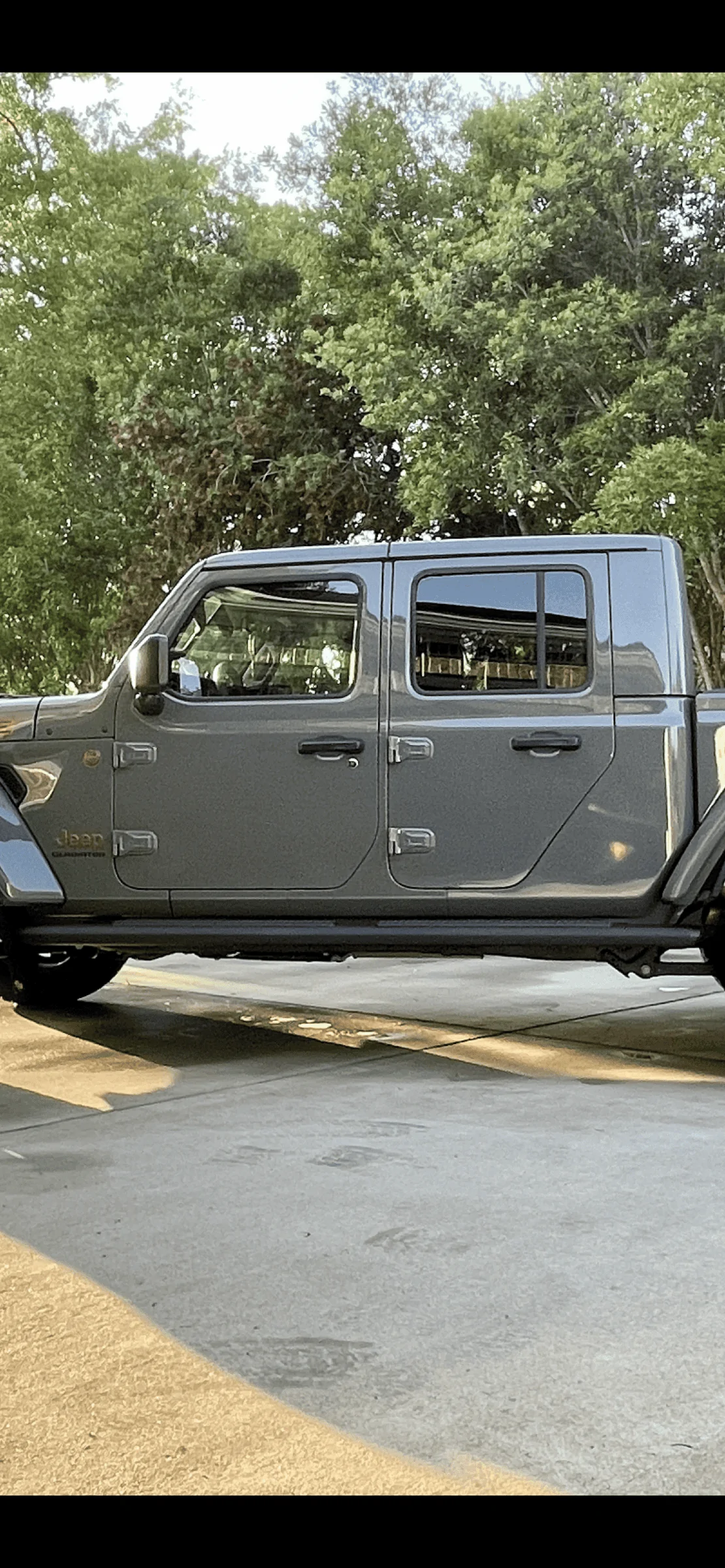 Jeep Gladiator Mopar Tubular Side Steps p/n# 82215609ab 05675234-7E91-44C6-8445-2069E676349E