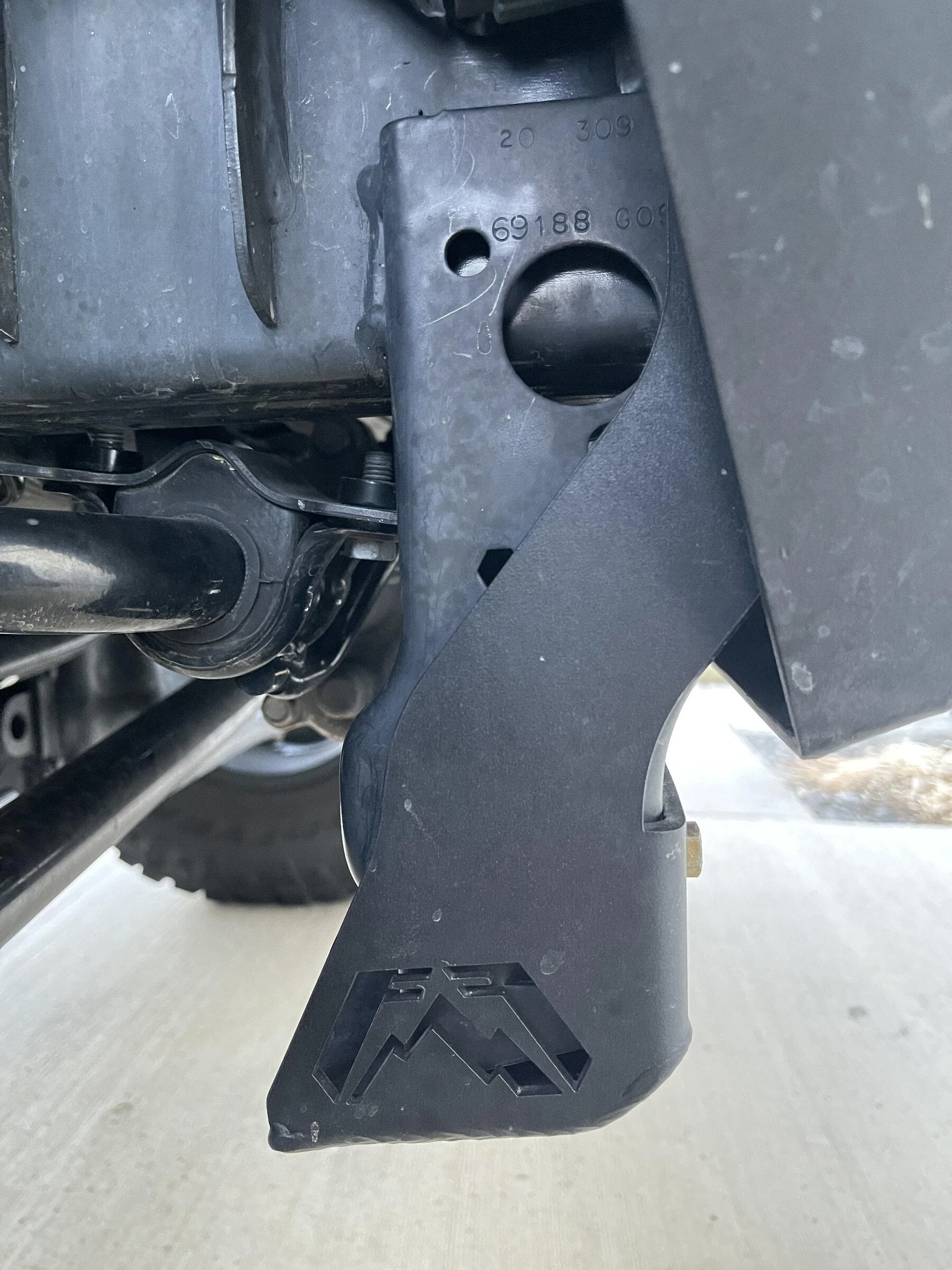 Jeep Gladiator Fox 2.5 Remote Reservoir shock install Fab Fours stubby bumper IMG_0879