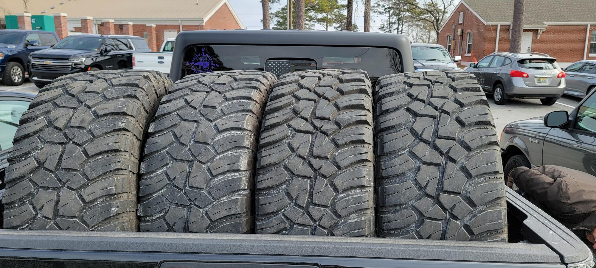 Jeep Gladiator Grabber X3 33/12.50R18 $300 20220126_111326