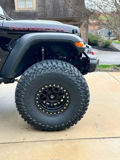 Jeep Gladiator Show me your Gladiators on 40's. JT2