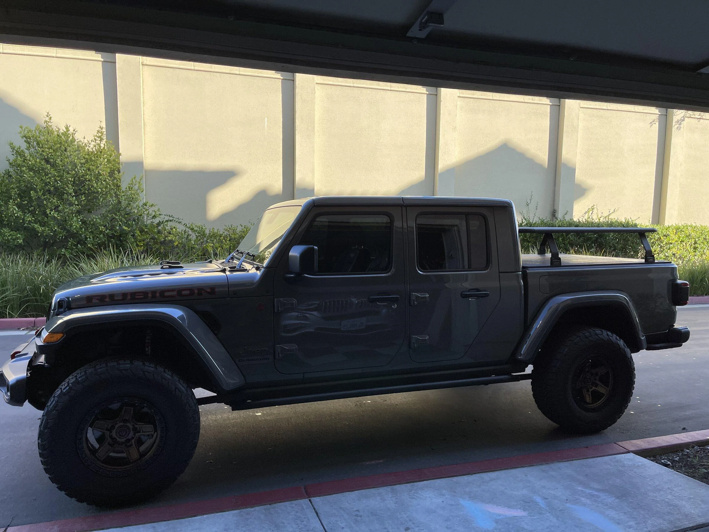 Jeep Gladiator Bed cover with rack 6D833279-F7FD-41CC-BCEA-0C3200DB1485