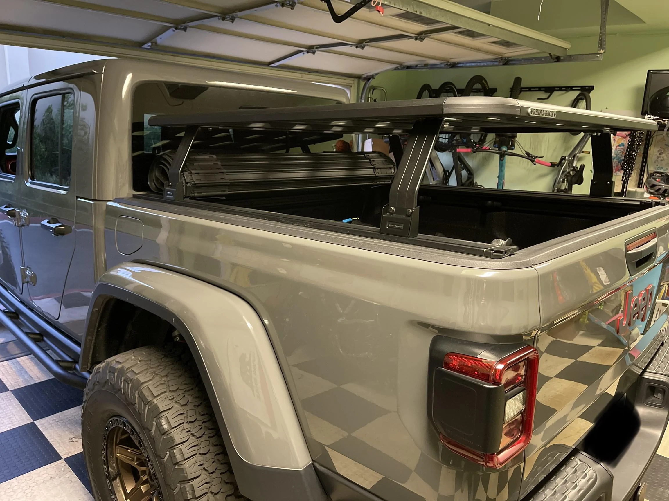 Jeep Gladiator Bed cover with rack DB92A2C7-755D-4BEF-814D-CF1FD1D61646