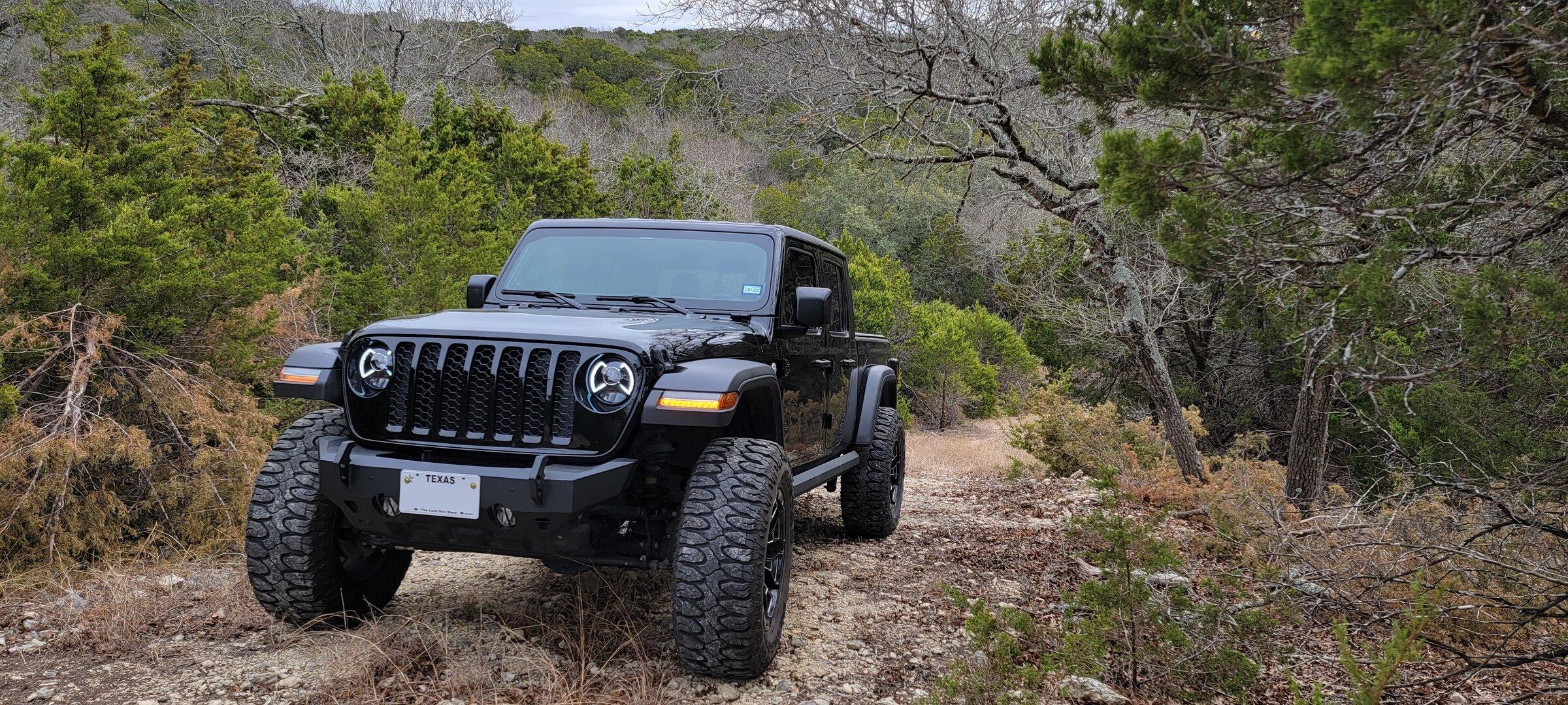 Jeep Gladiator Gladiator Glamour Shots 1-23-2022 hill 2
