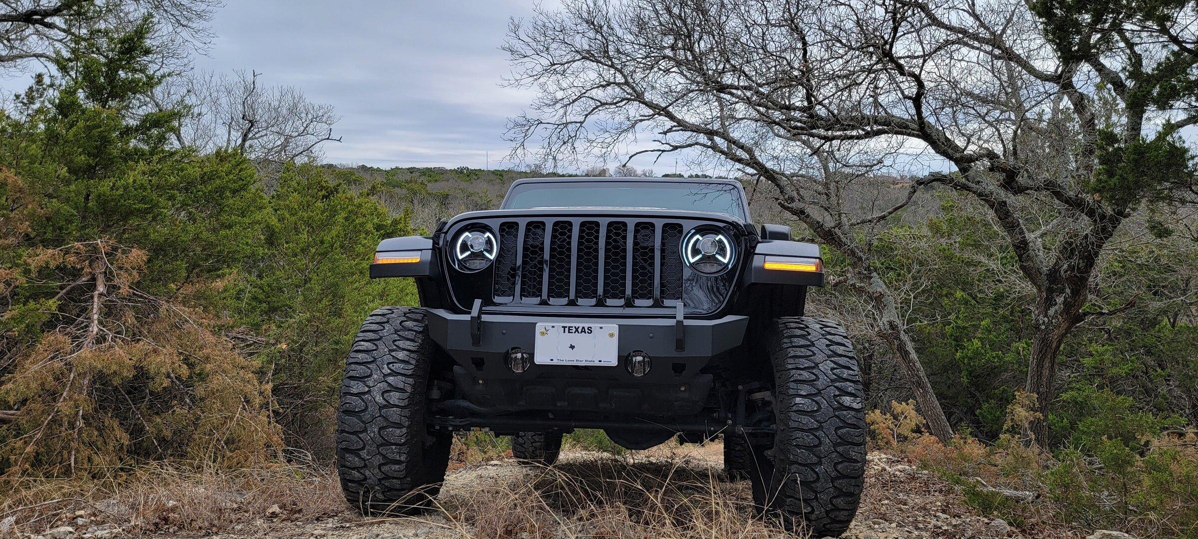 Jeep Gladiator Gladiator Glamour Shots 1-23-2022 hill 3