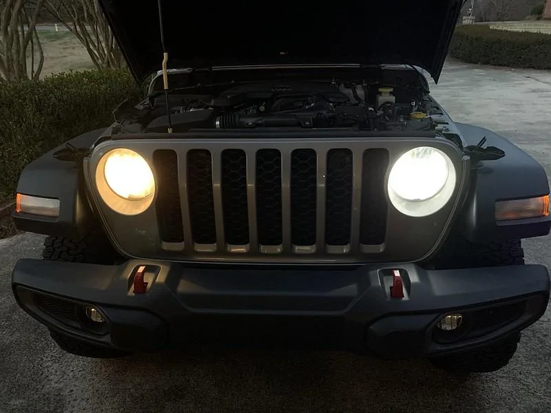 Jeep Gladiator 2020 Sport Silver Bullet Build 51800359767_f64393d9c7_c