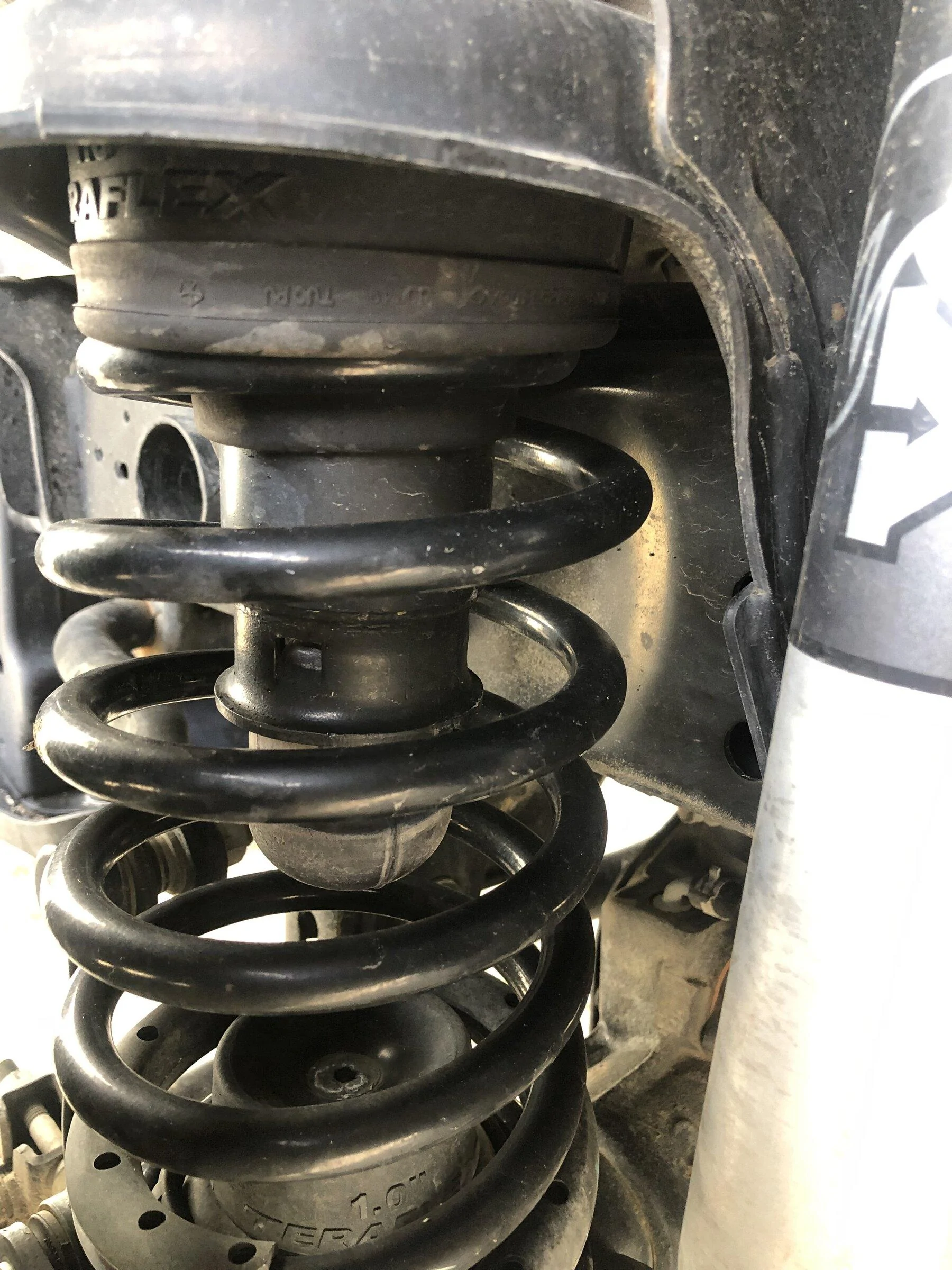 Jeep Gladiator Front spring isolator bulge after 1.5" Teraflex leveling kit 94929194-DDDA-4129-9541-72C06DAB8868