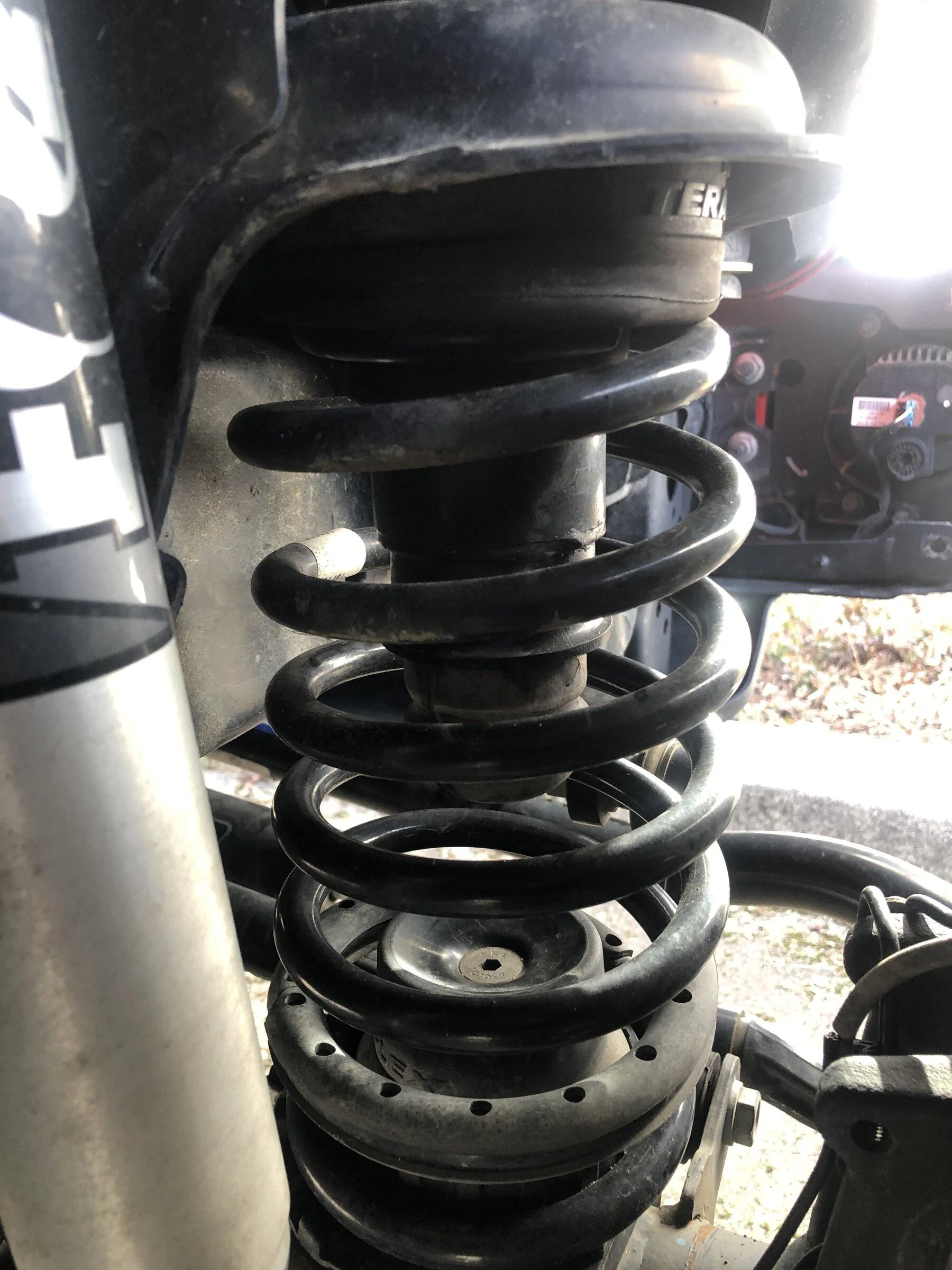 Jeep Gladiator Front spring isolator bulge after 1.5" Teraflex leveling kit 42BA948A-A73E-417C-8B8B-8480F8245C51
