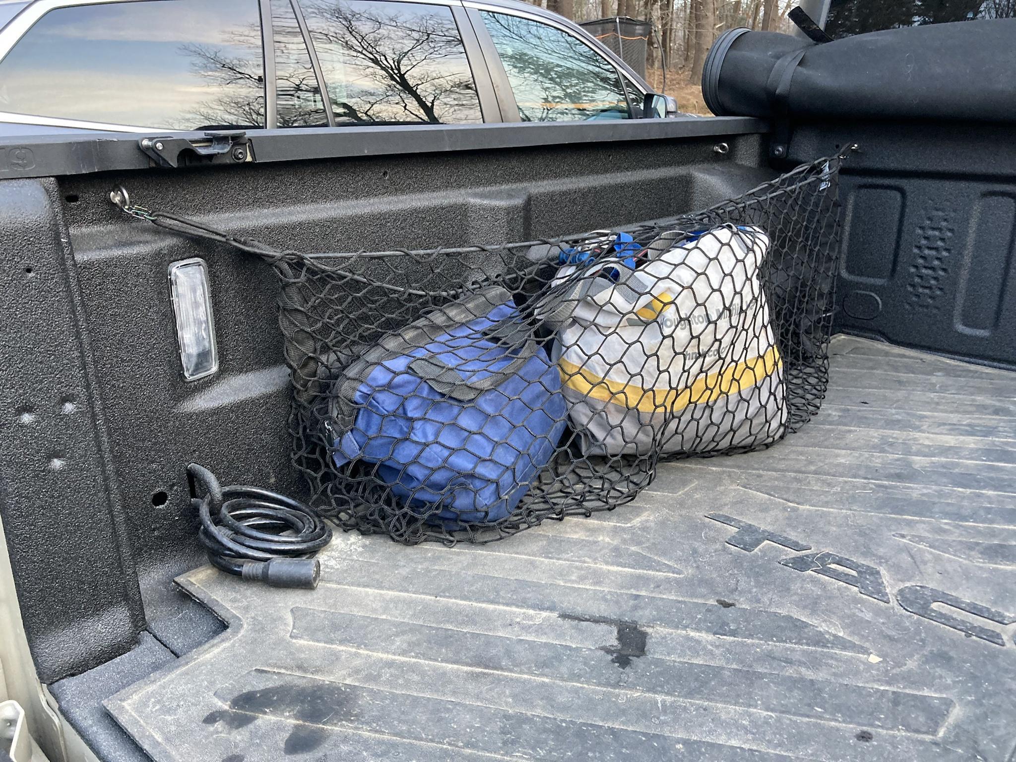 Jeep Gladiator No trail rails but I found a way to mount mesh bed storage bags… does this look like a decent move? wbPm5DT