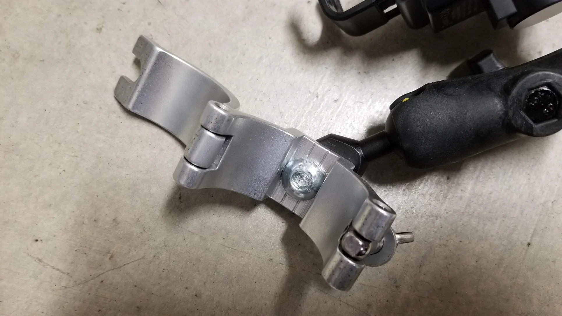Jeep Gladiator Cell phone holder? 20220128_192244a