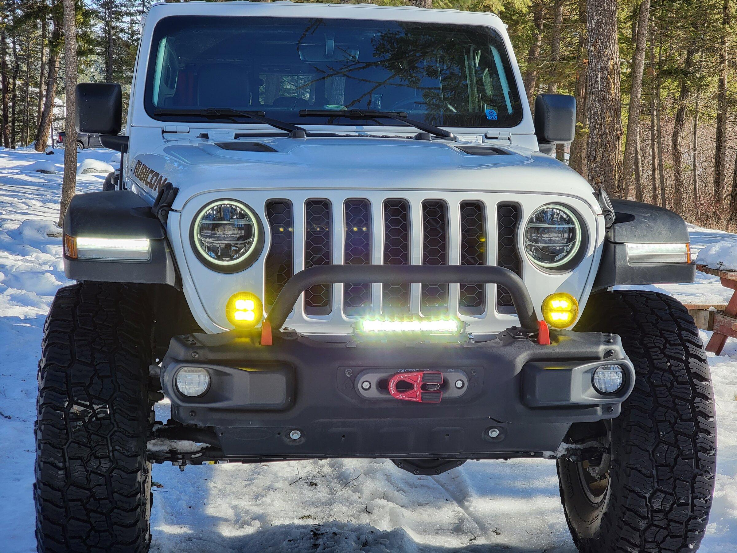 Jeep Gladiator BRIGHT WHITE Gladiator JT Club 2022-01-23 12.00.14