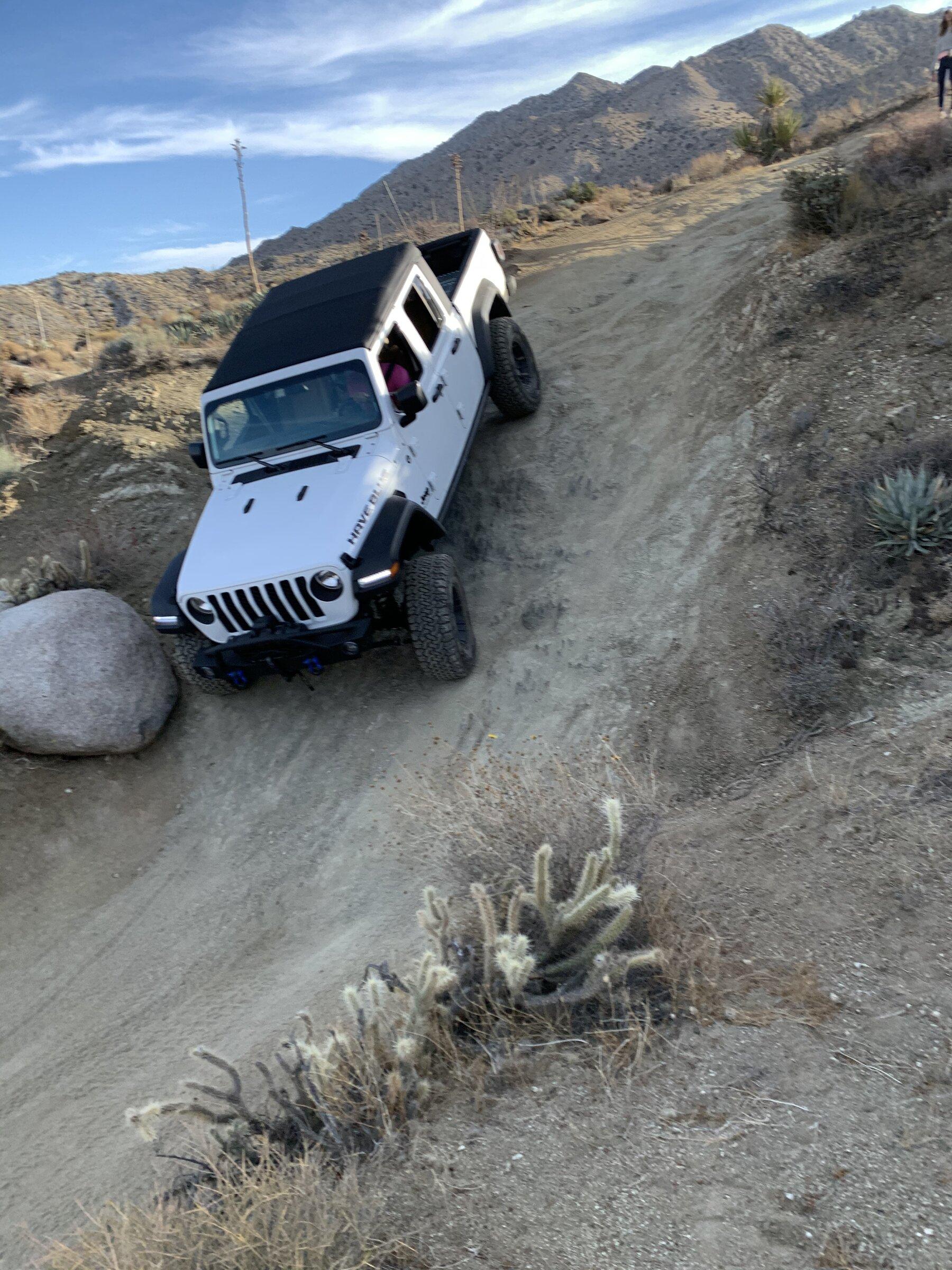 Jeep Gladiator Post em up. 37" K02's on 2.5" lift. 52B35DCB-9AAC-477F-8B89-4BAAB0746C5D