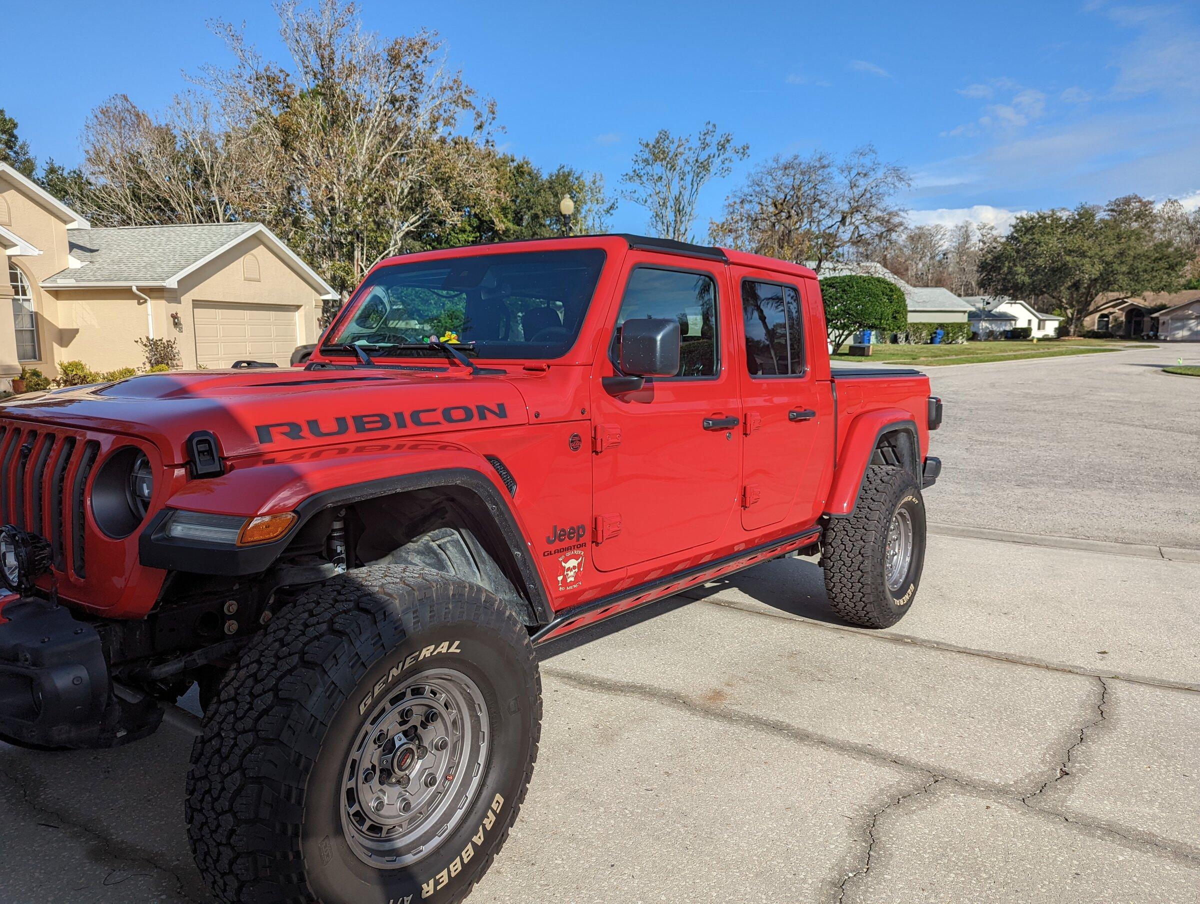 Jeep Gladiator Post em up. 37" K02's on 2.5" lift. PXL_20220110_200333792