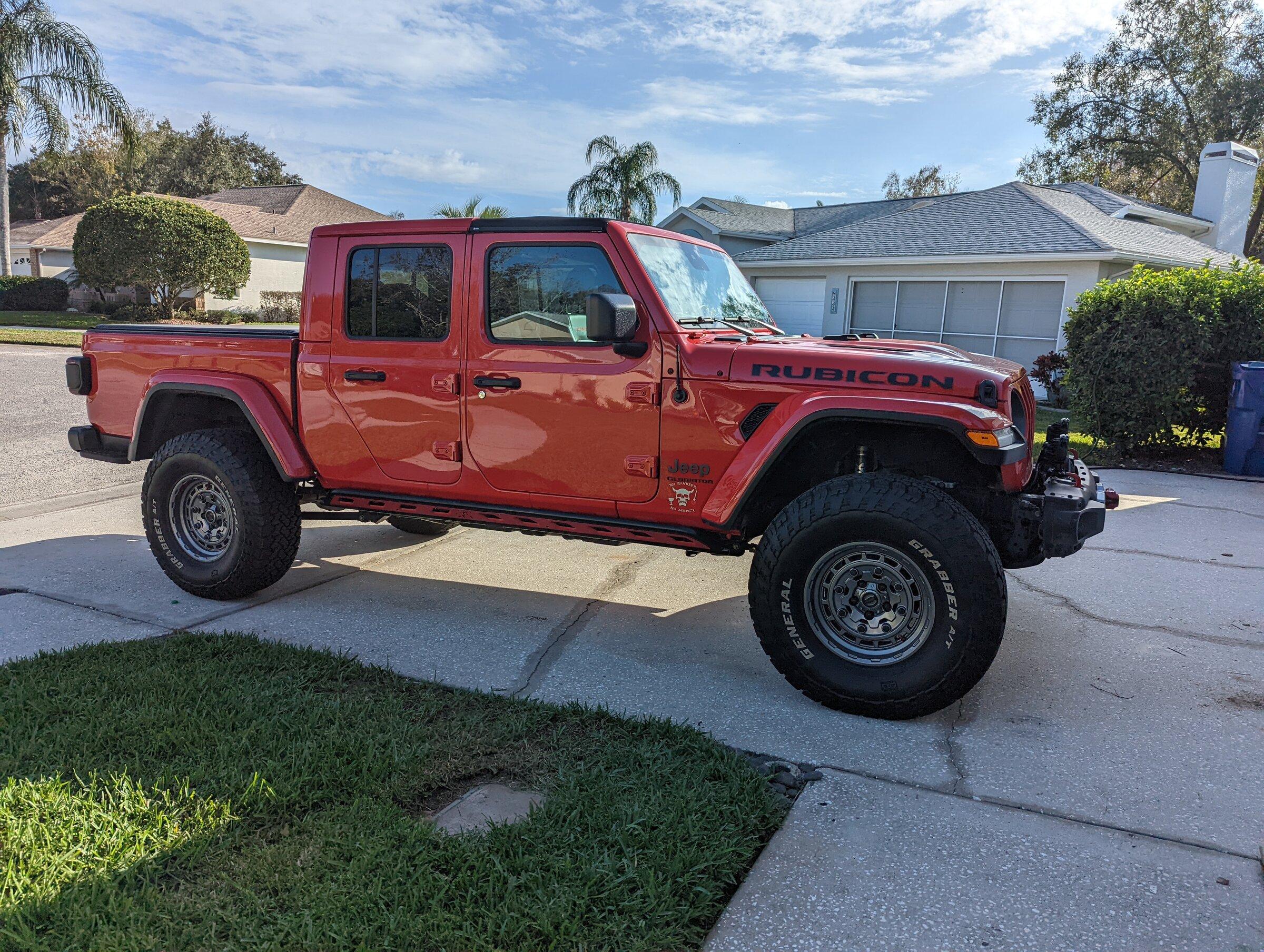 Jeep Gladiator Post em up. 37" K02's on 2.5" lift. PXL_20220110_200310393