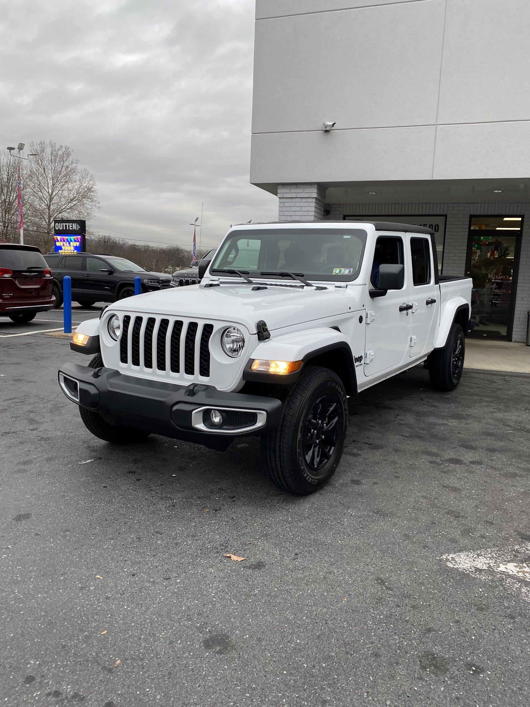 Jeep Gladiator New to the Jeep Gladiator family IMG-3036.JPEG