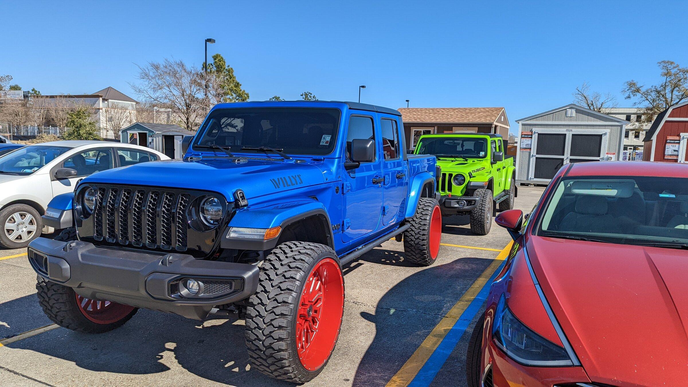 Jeep Gladiator Jeeps Parking Next To Jeeps PXL_20220130_184931774