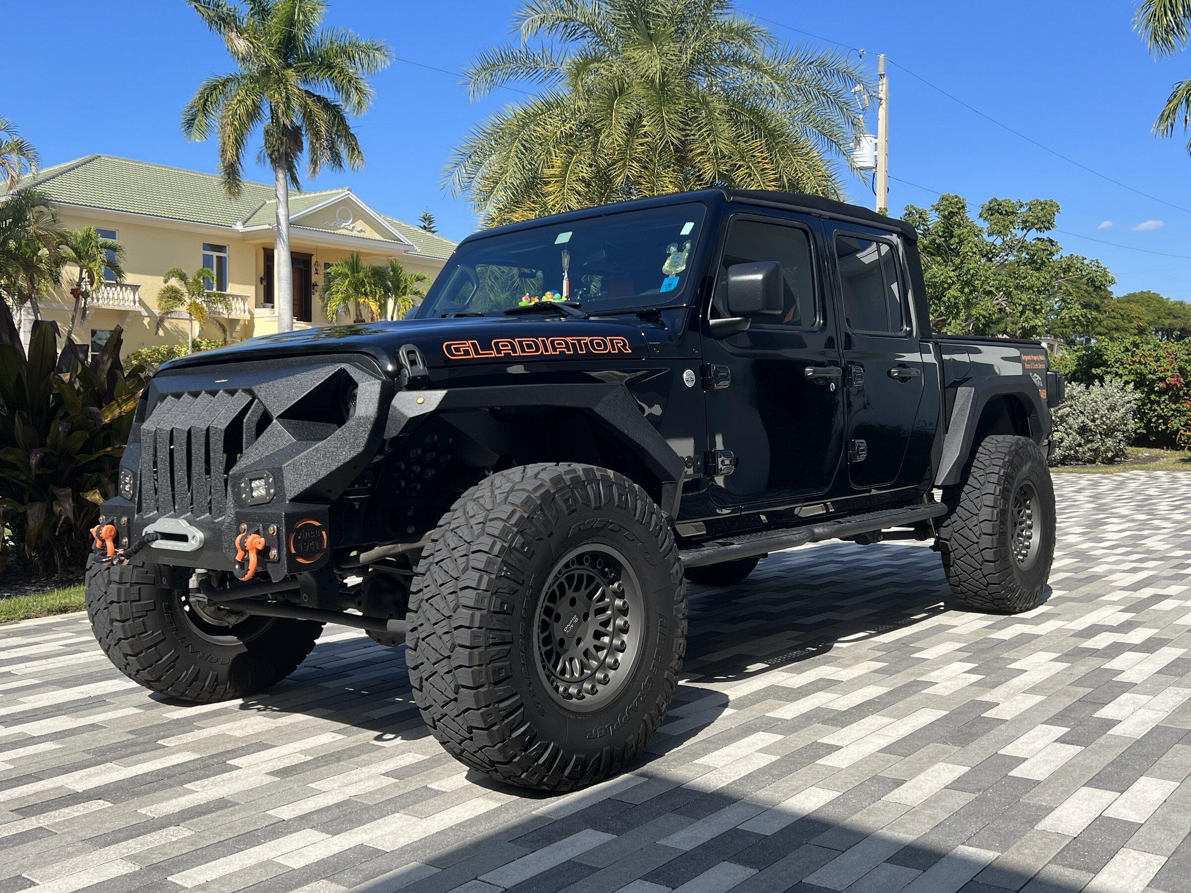 Jeep Gladiator BLACK Gladiator JT Club 2D5360EA-A745-424F-955A-282AF77A04D0