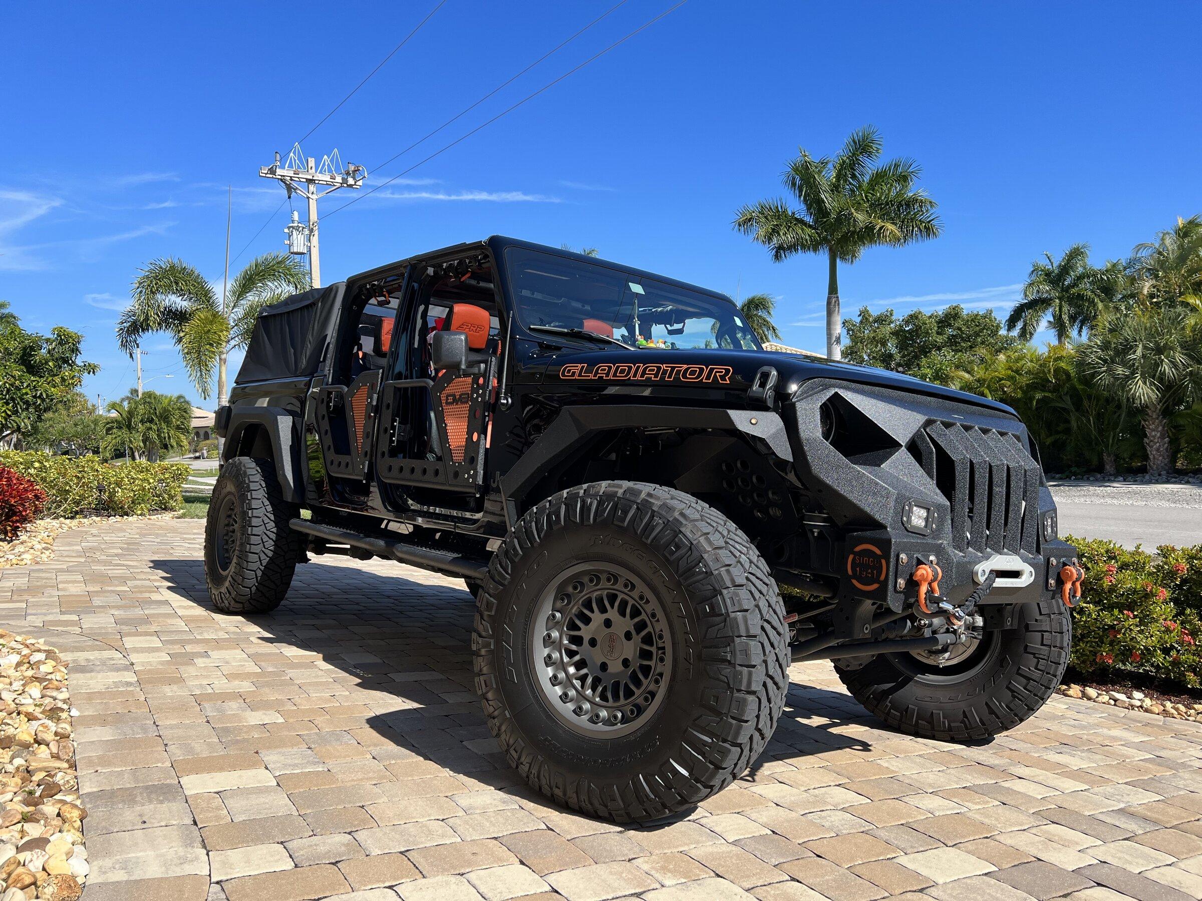 Jeep Gladiator BLACK Gladiator JT Club 81E9A732-D787-44AE-AF12-56ABC0BC254C