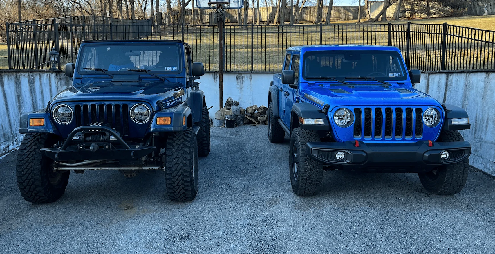Jeep Gladiator Jeeps Parking Next To Jeeps 1643582450718