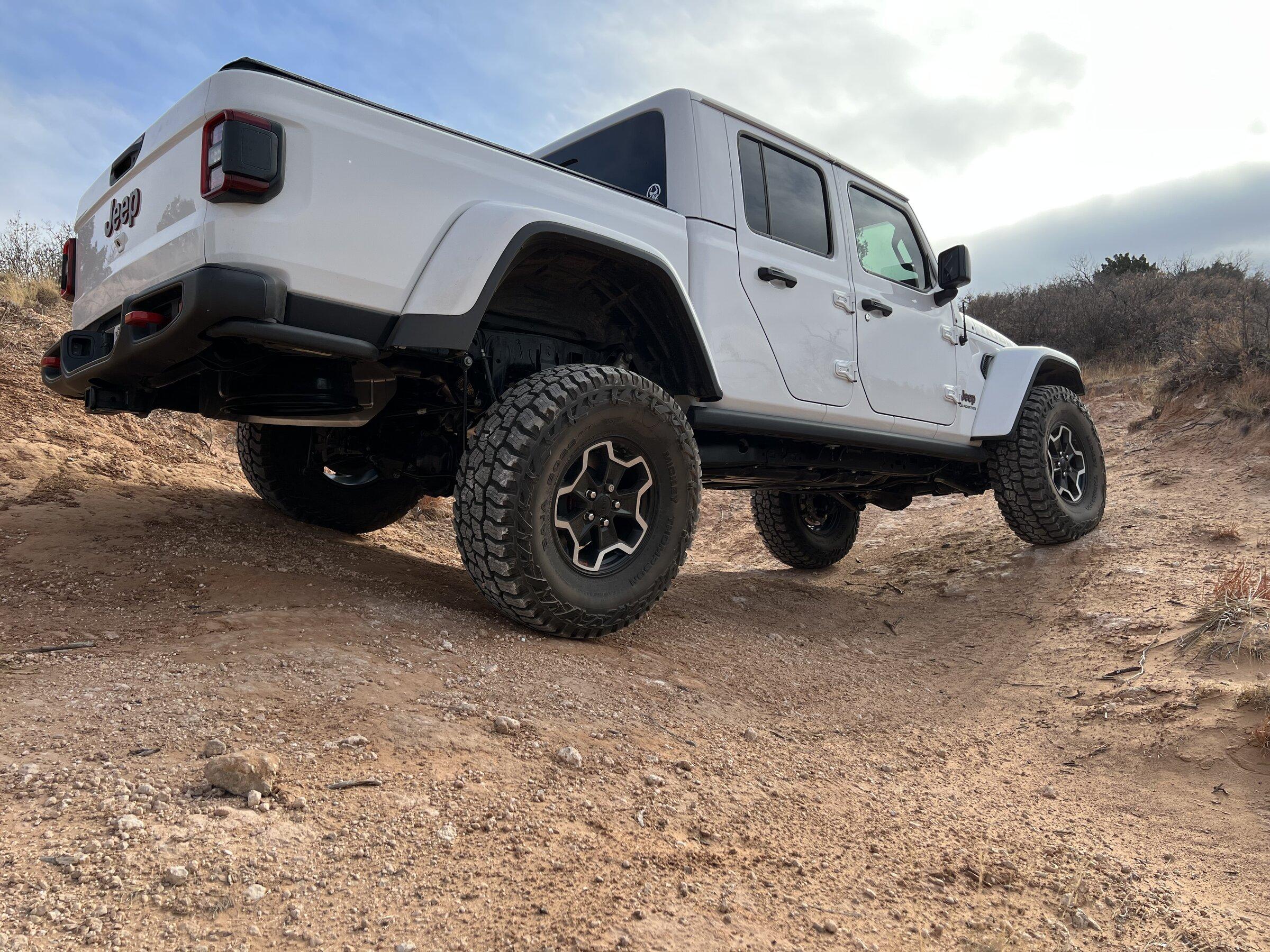 Jeep Gladiator Nitto Ridge Grapplers vs Mickey Thompson Baja Boss AT 80275E1C-F722-4E89-A7E7-33413BCC3B01