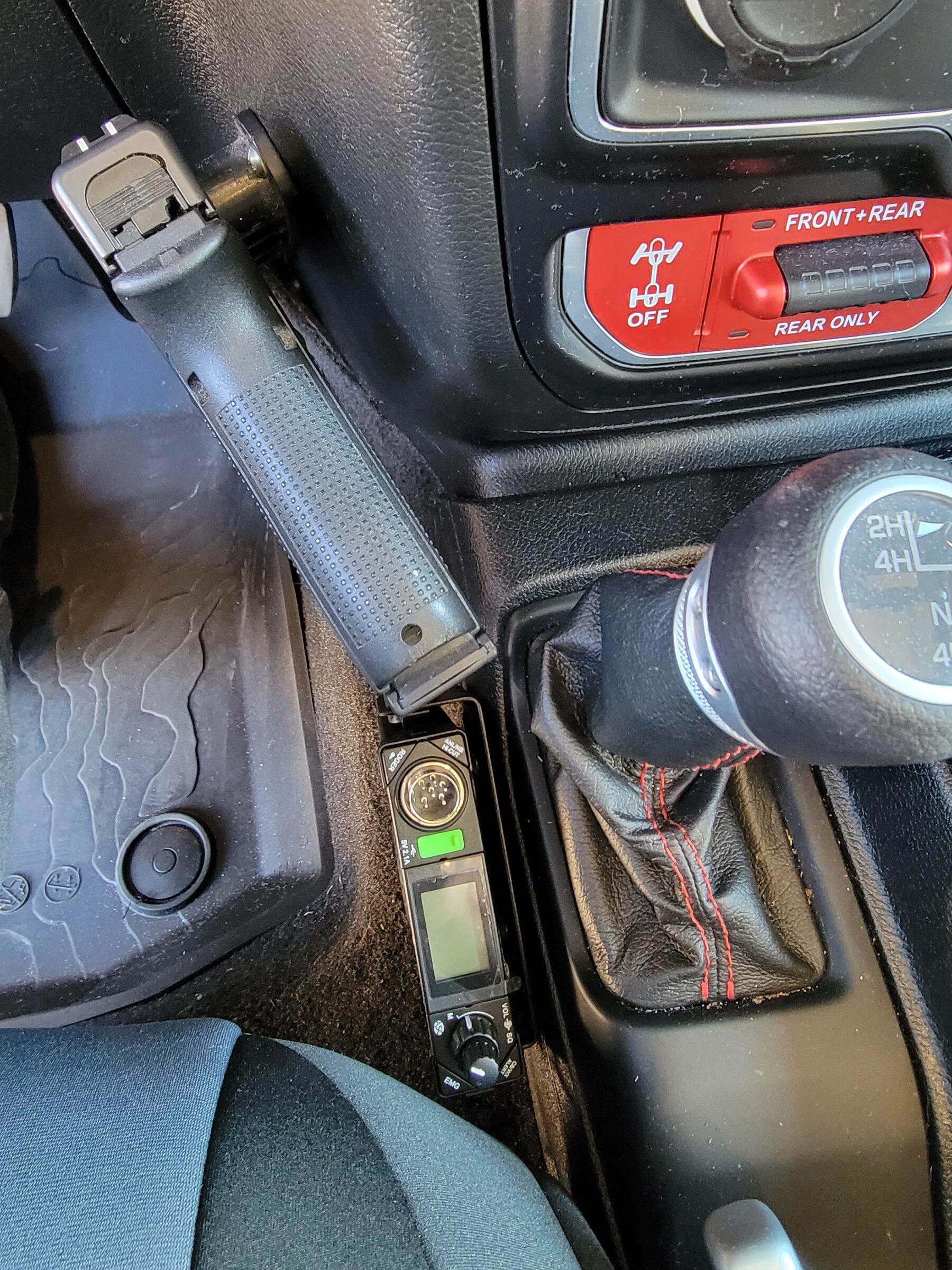 Jeep Gladiator President Bill CB install 20220201_132348