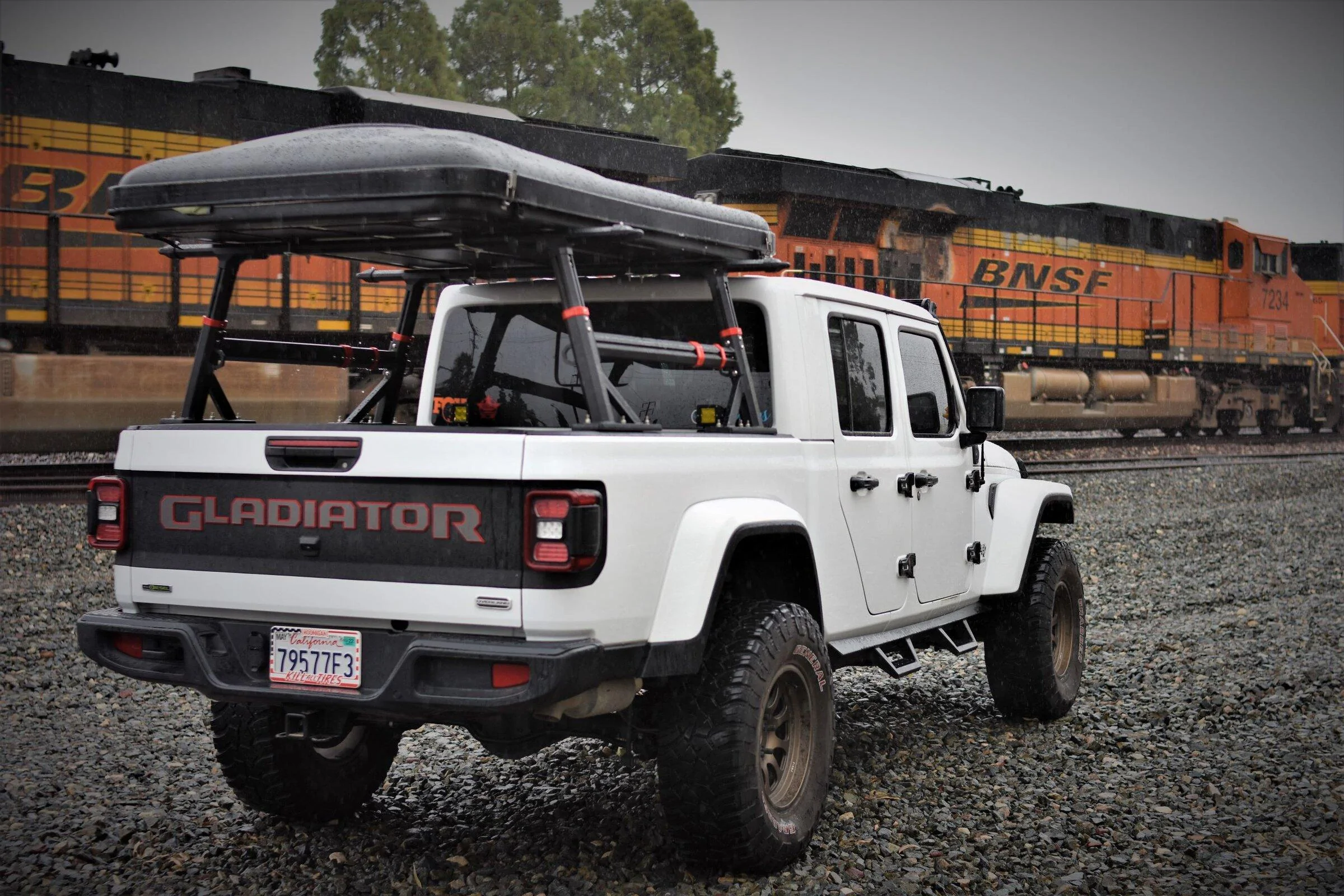 Jeep Gladiator Bed Rack and Roof Top Tents DSC_0777
