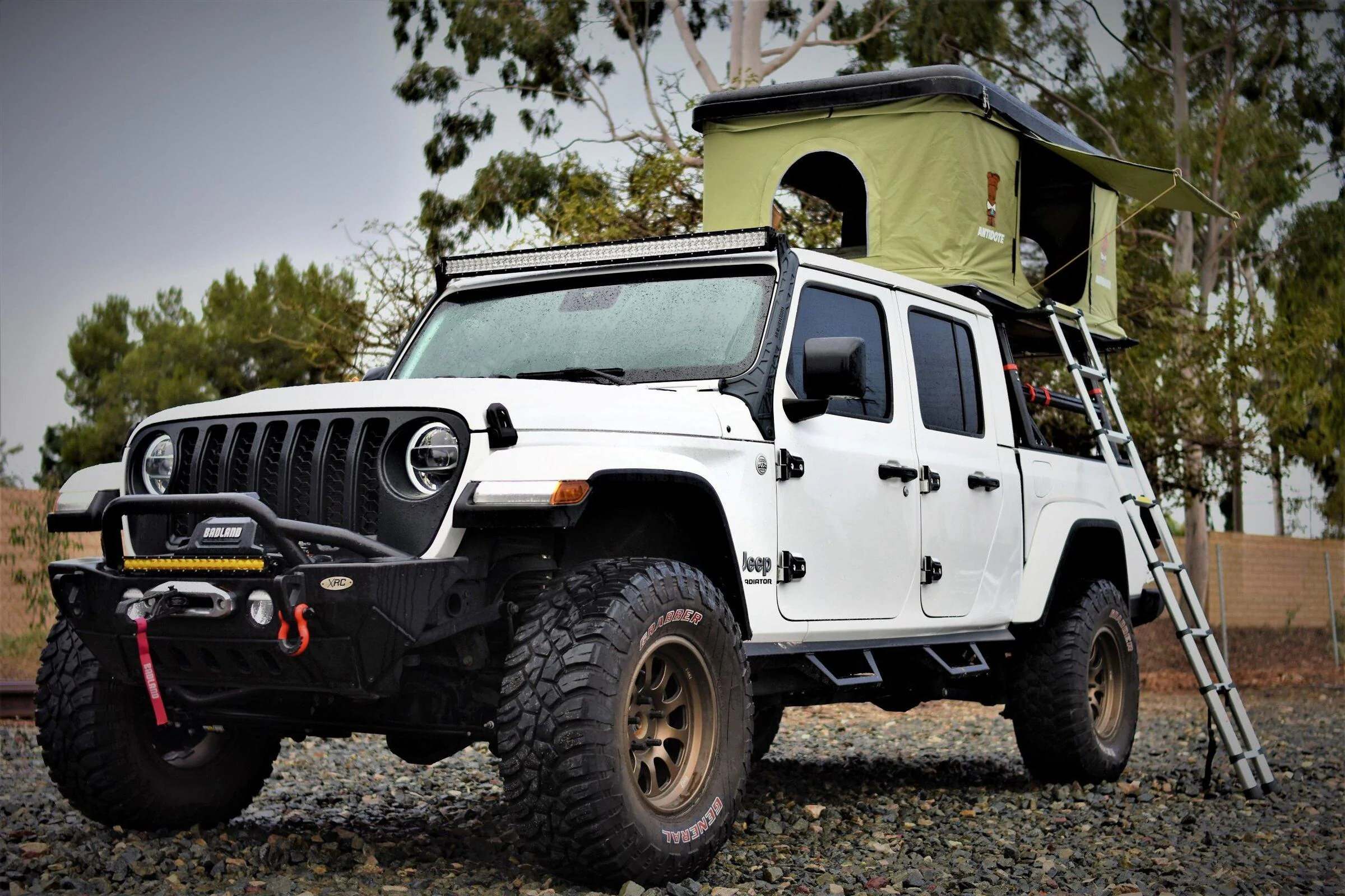 Jeep Gladiator Bed Rack and Roof Top Tents DSC_0827