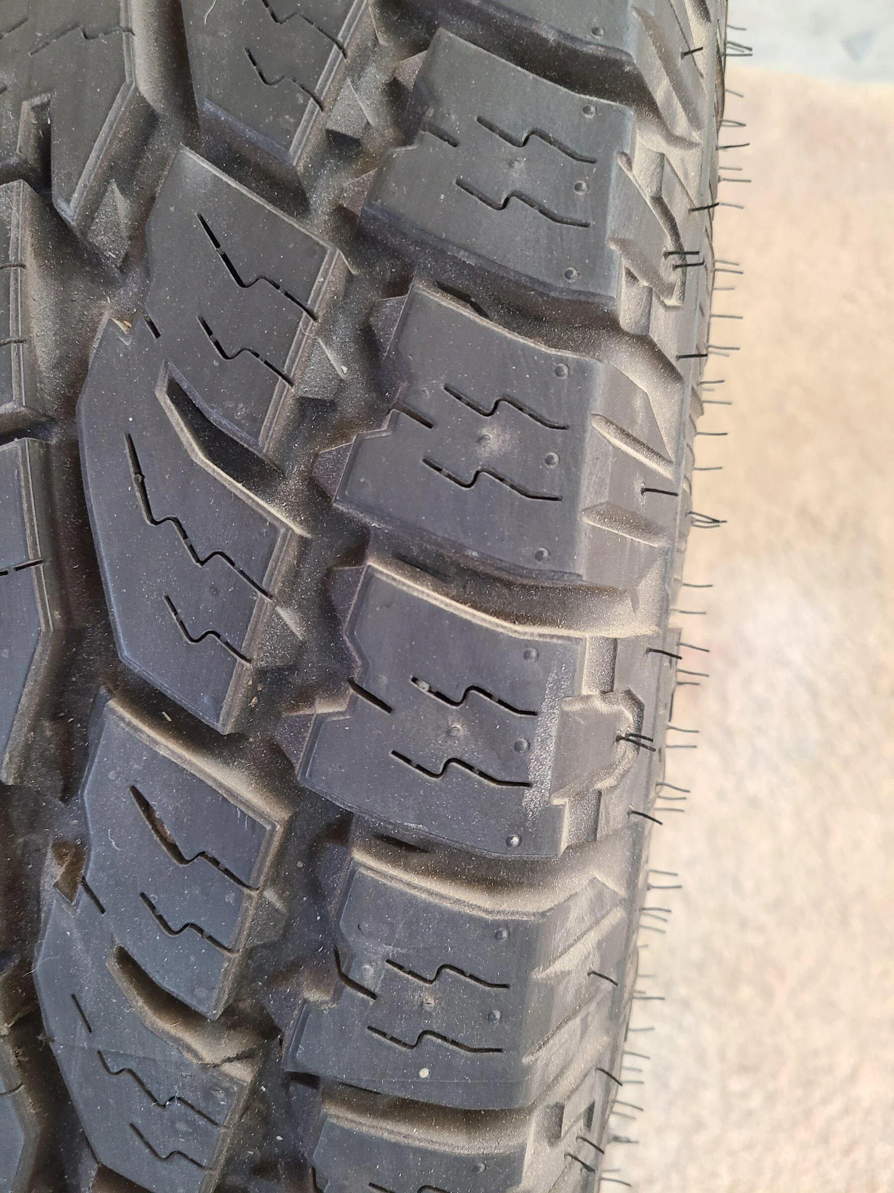 Jeep Gladiator Toyo Open Country A/T II P265/70r17 20220131_165250
